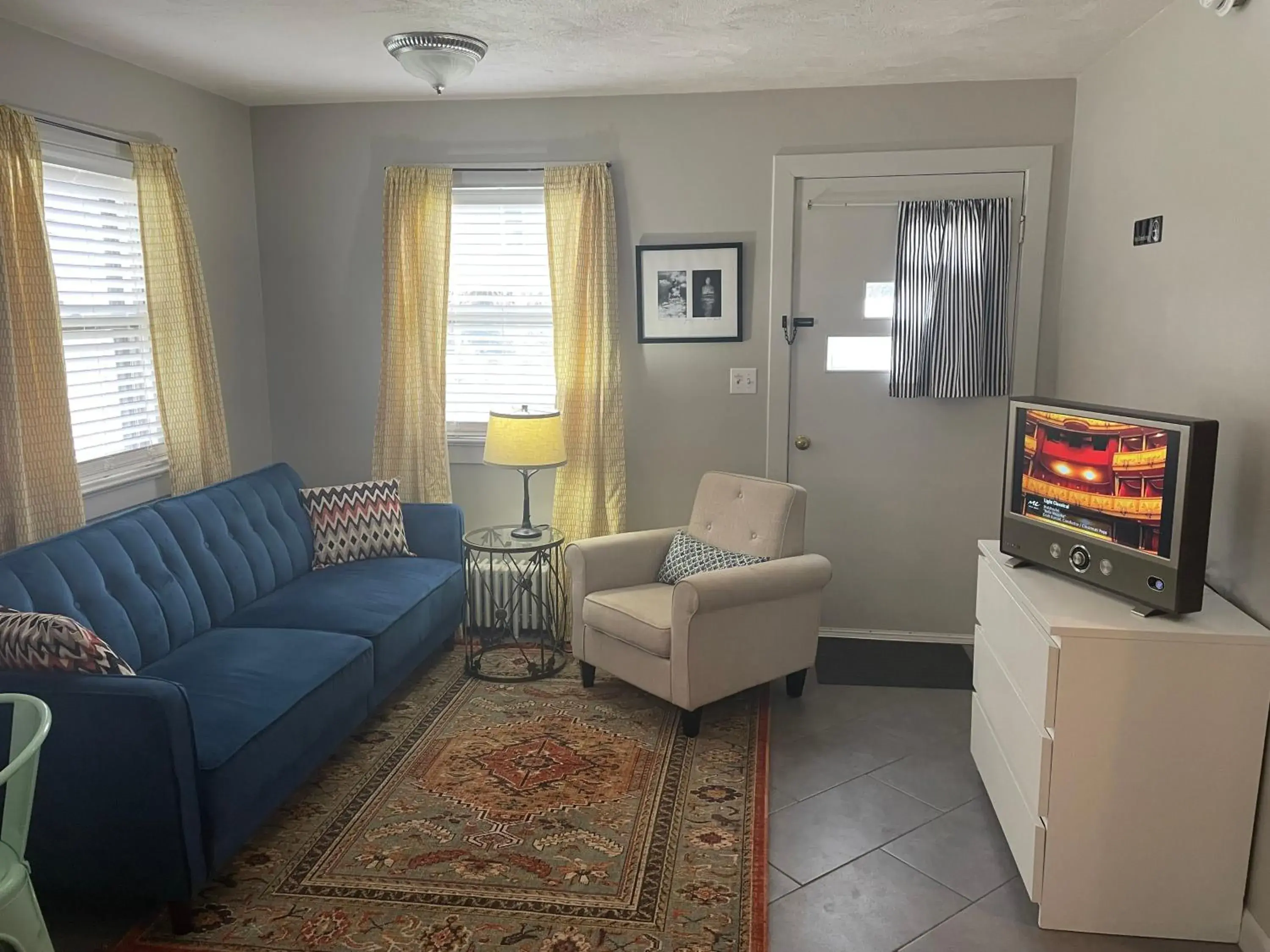 Deluxe Queen Studio in Modern Homestead Guest House Deluxe Queen Studio in Modern Homestead Guest House