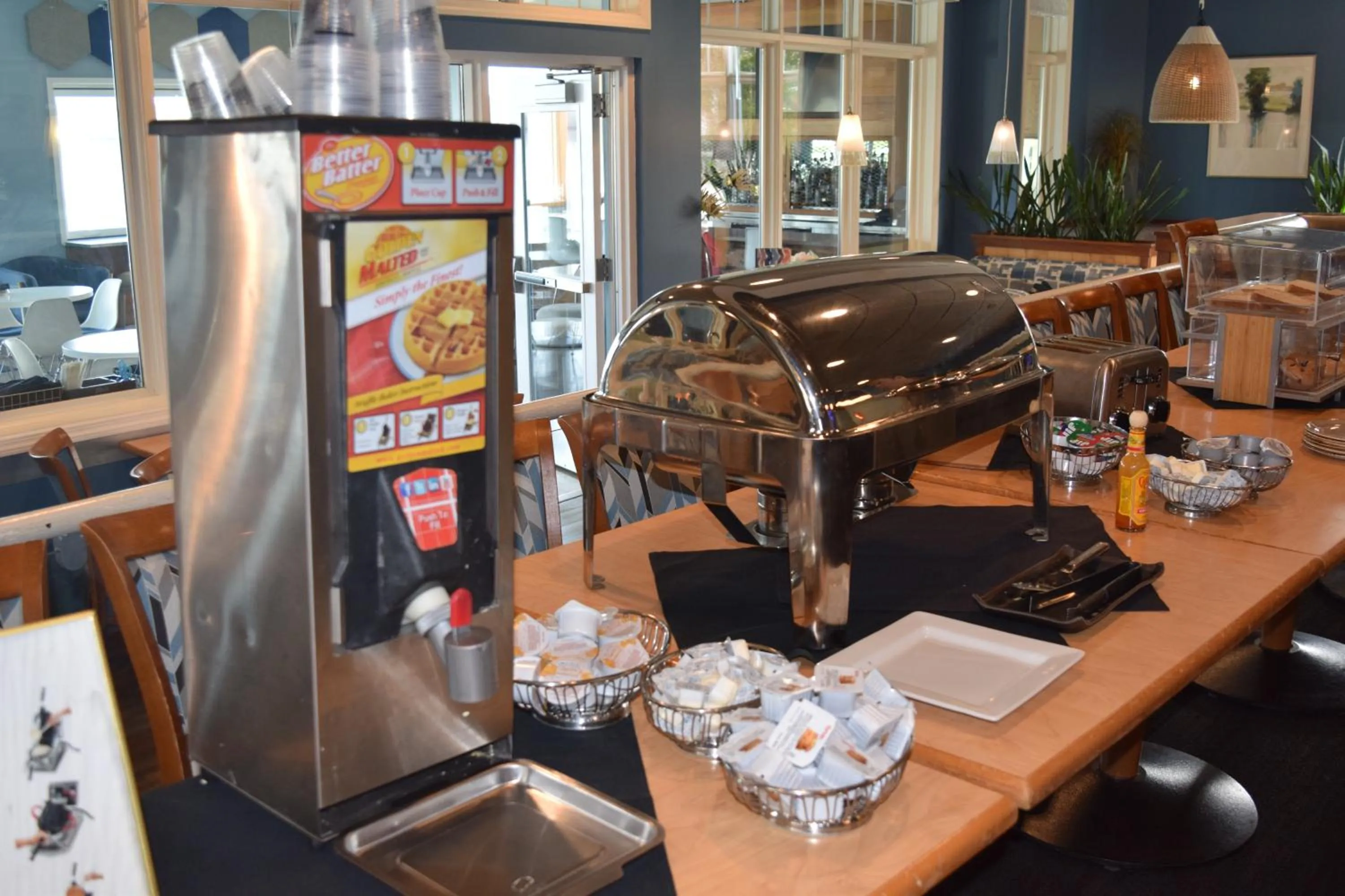 Breakfast in Bay Pointe Inn