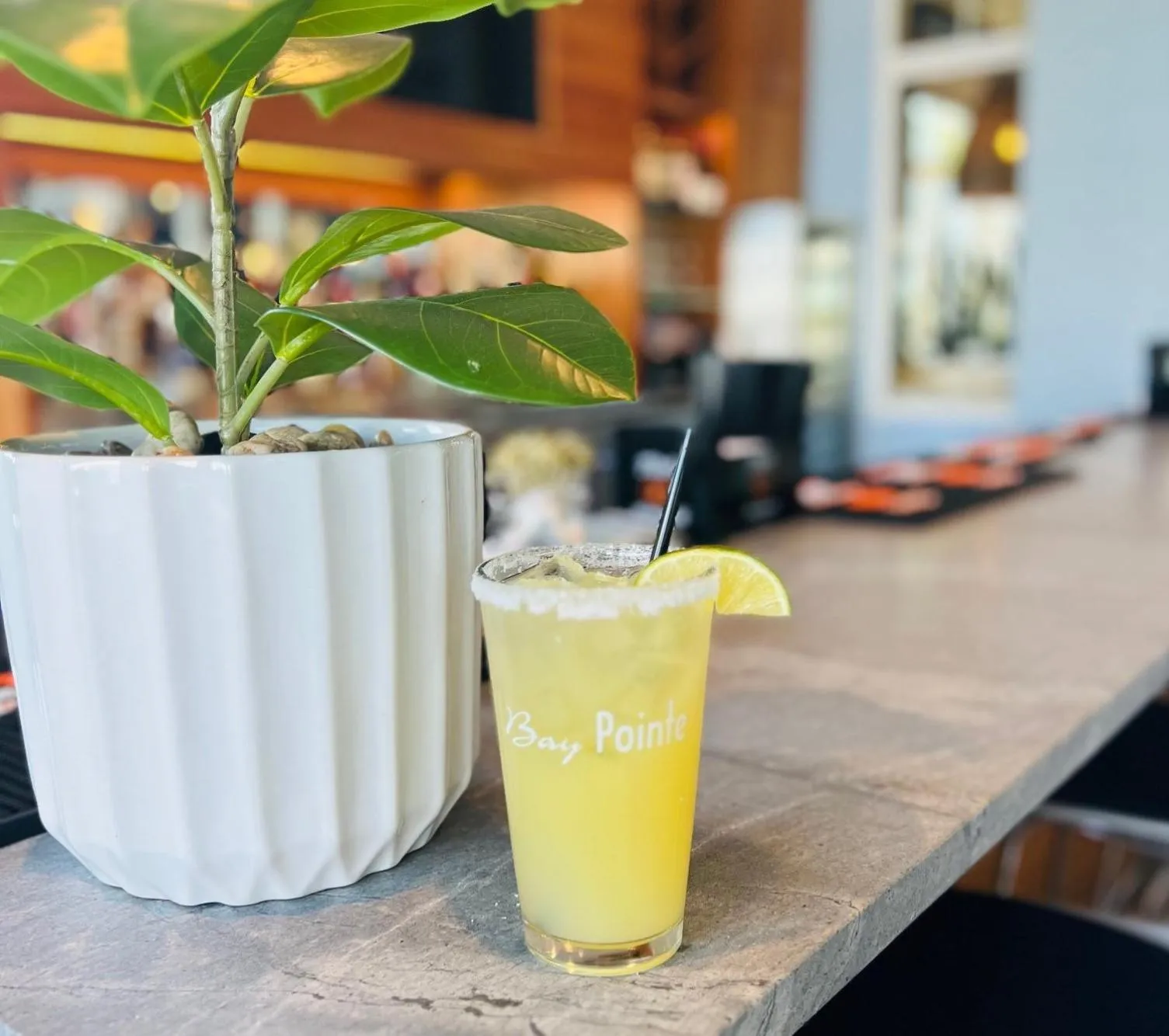 Restaurant/places to eat in Bay Pointe Inn