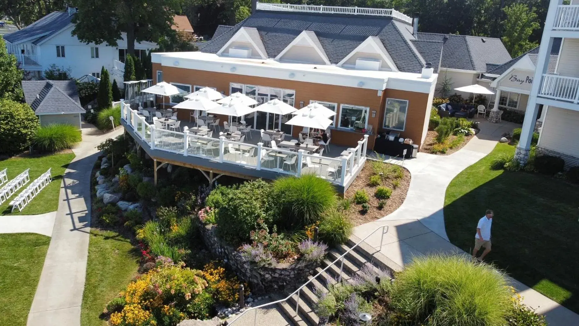 Property building in Bay Pointe Inn Property building in Bay Pointe Inn