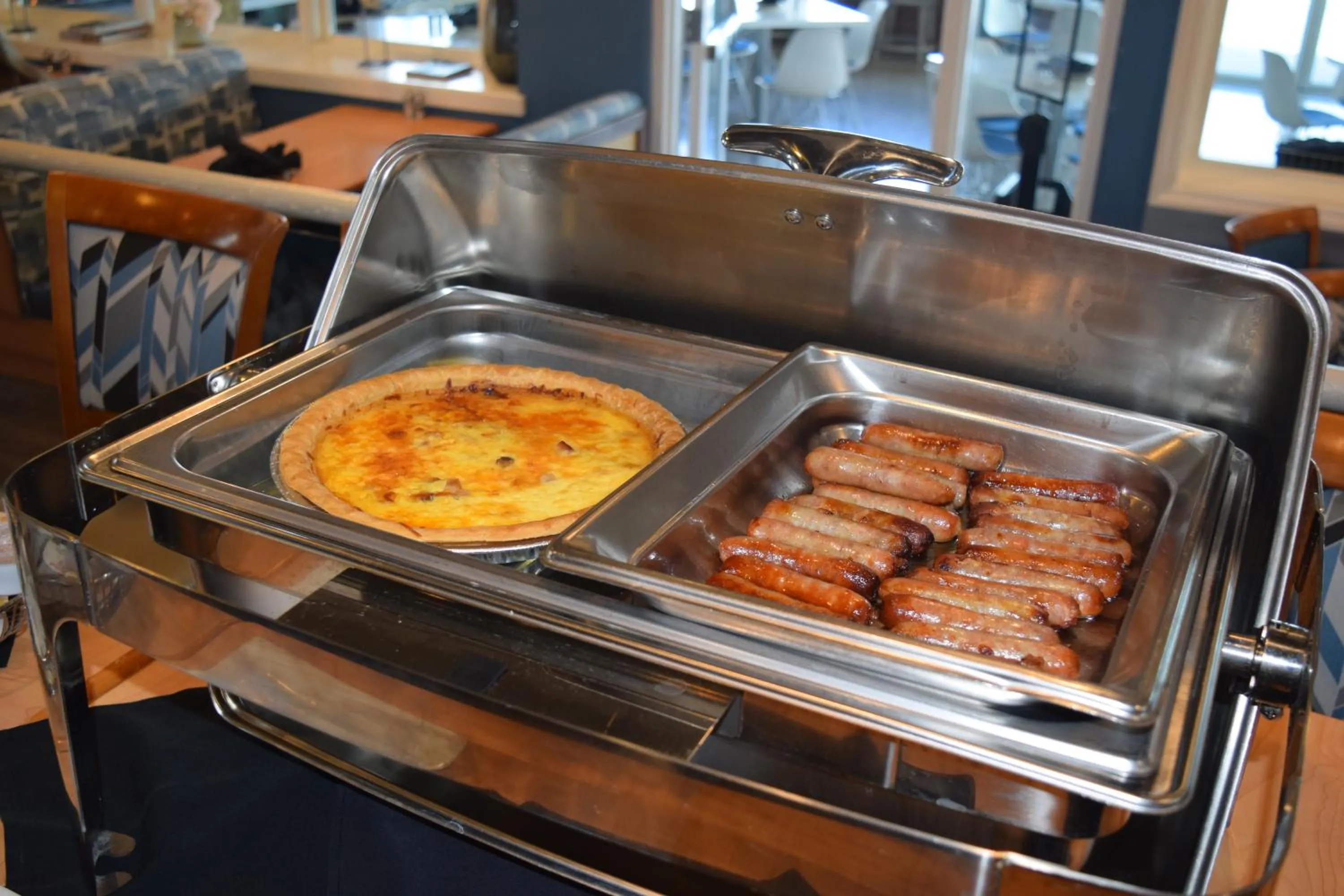 Breakfast in Bay Pointe Inn