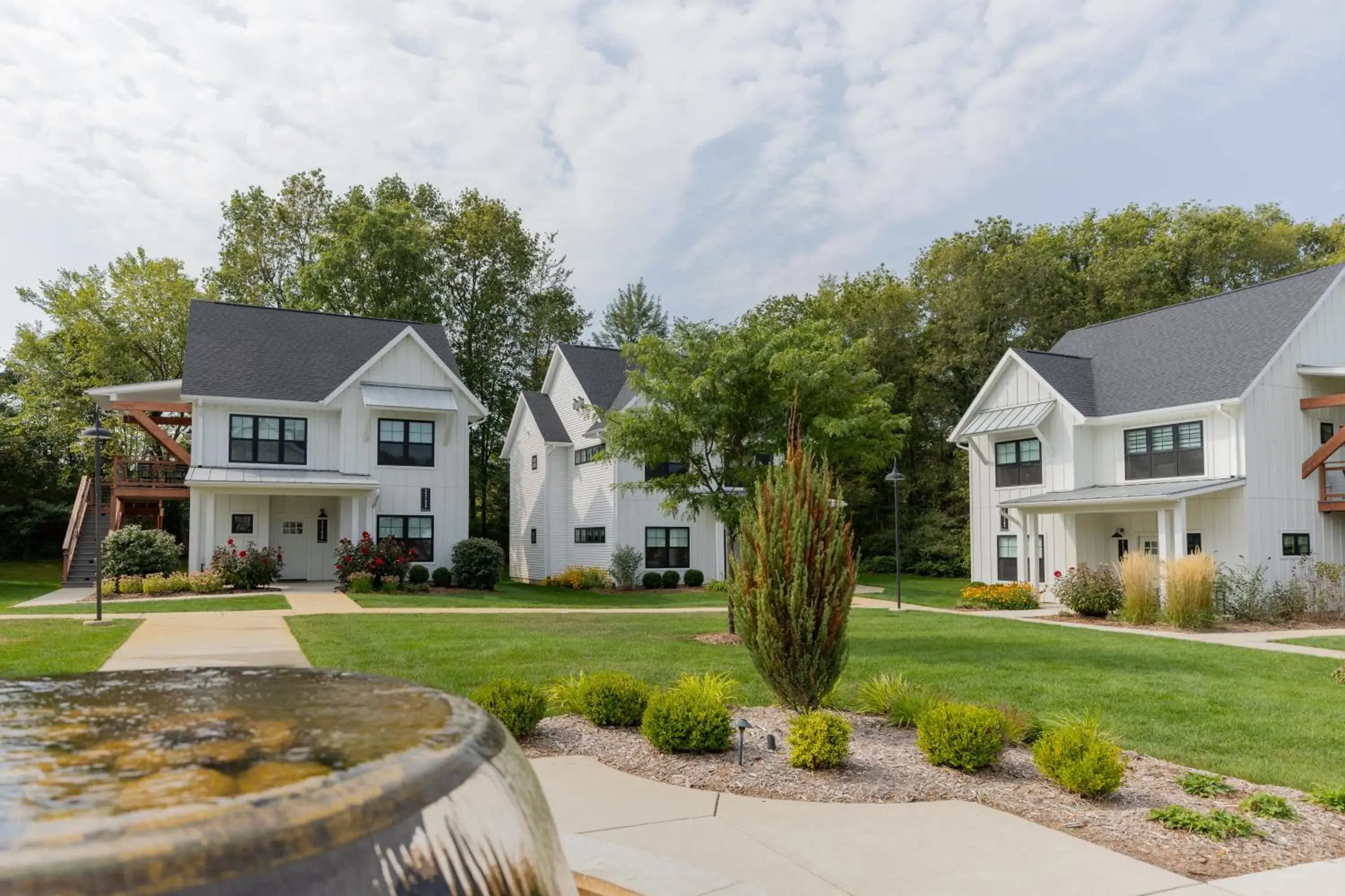 Property building in Bay Pointe Inn Property building in Bay Pointe Inn