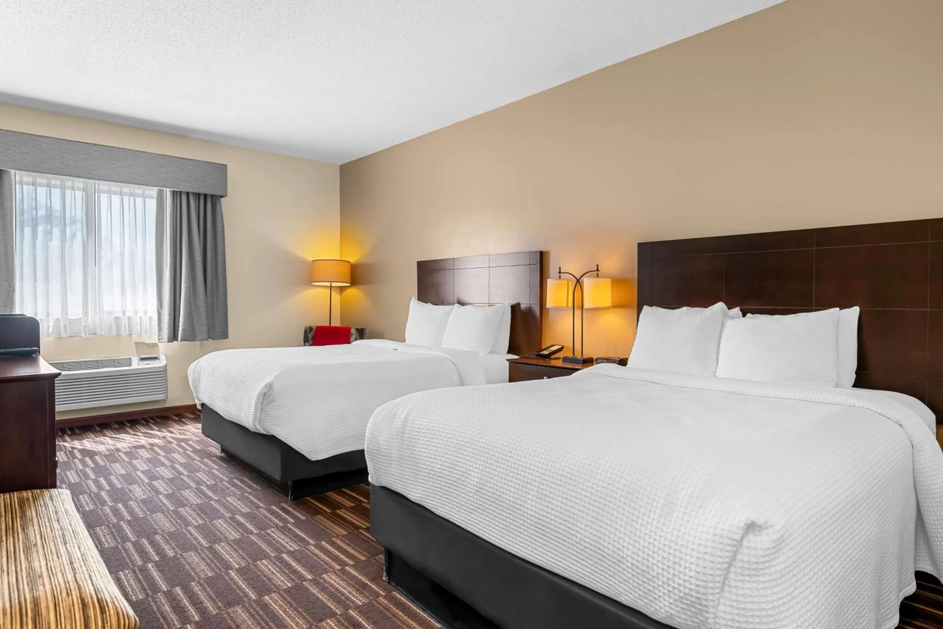 Bedroom, Bed in Best Western University Inn