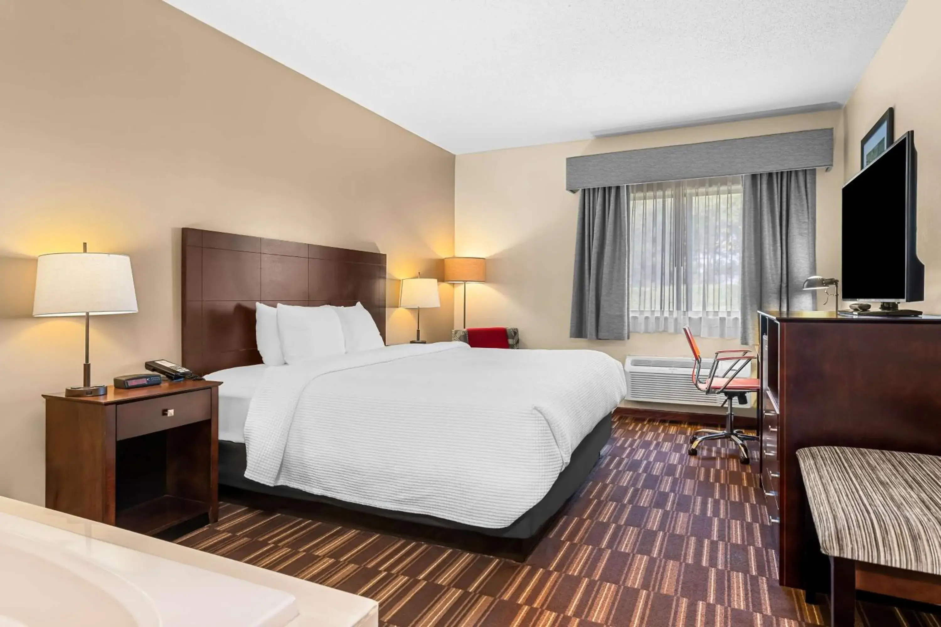 Photo of the whole room, Bed in Best Western University Inn Photo of the whole room, Bed in Best Western University Inn