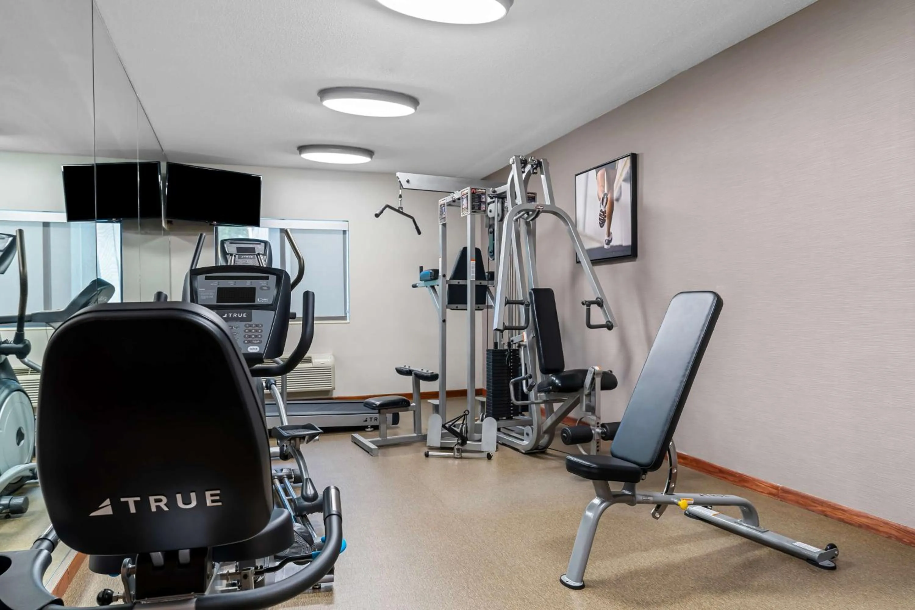 Fitness centre/facilities in Best Western University Inn