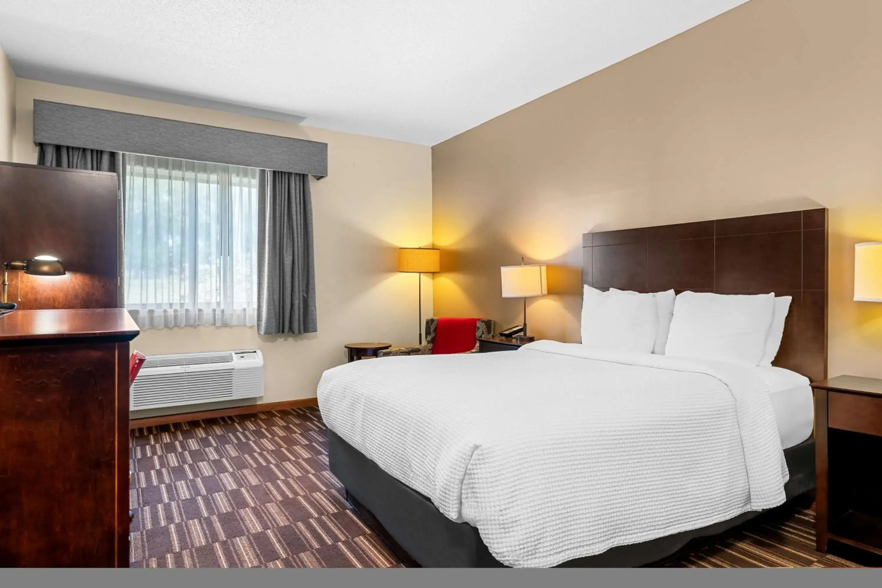 Bedroom, Bed in Best Western University Inn Bedroom, Bed in Best Western University Inn