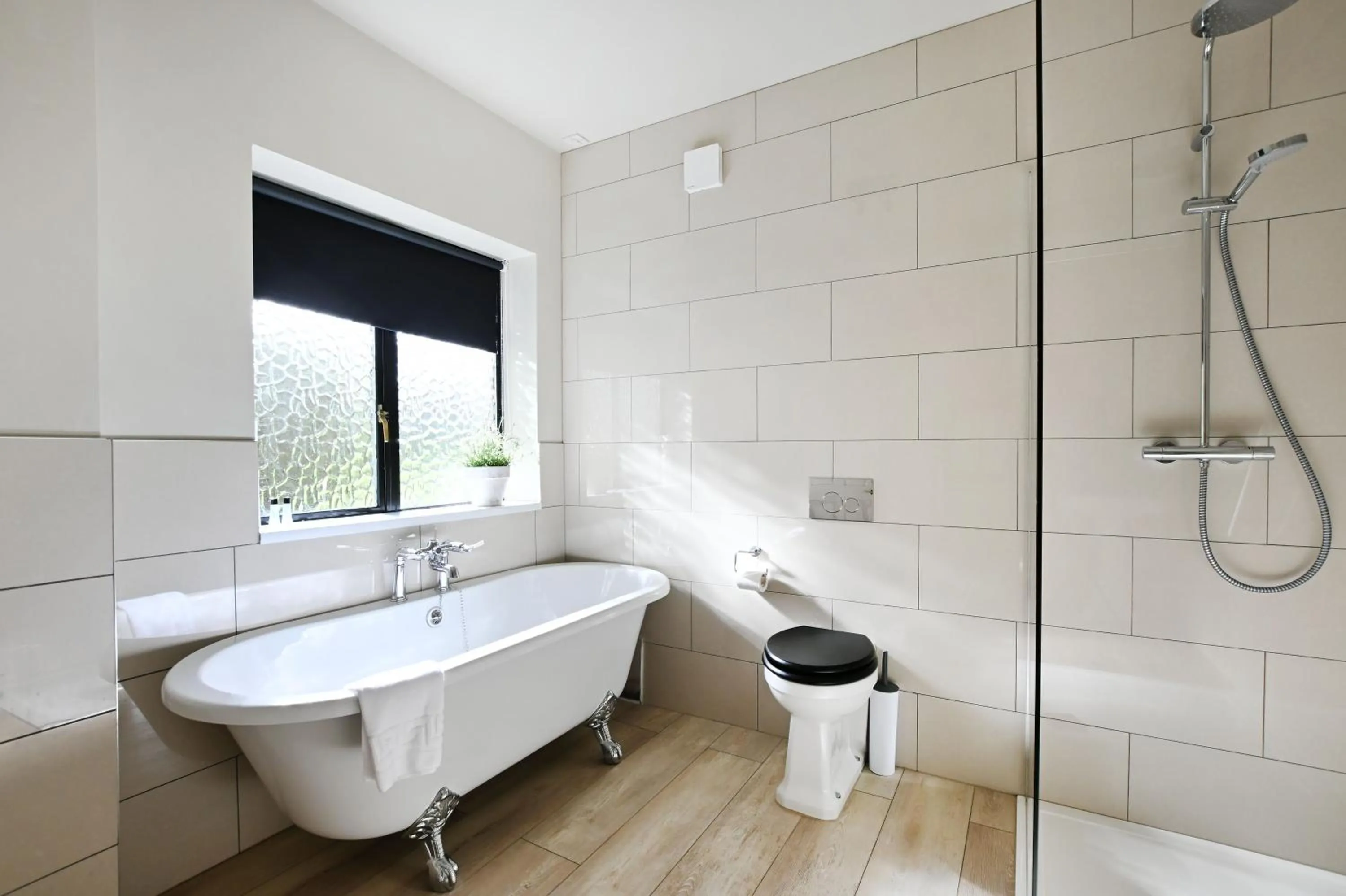 Shower in Stanton Manor Hotel