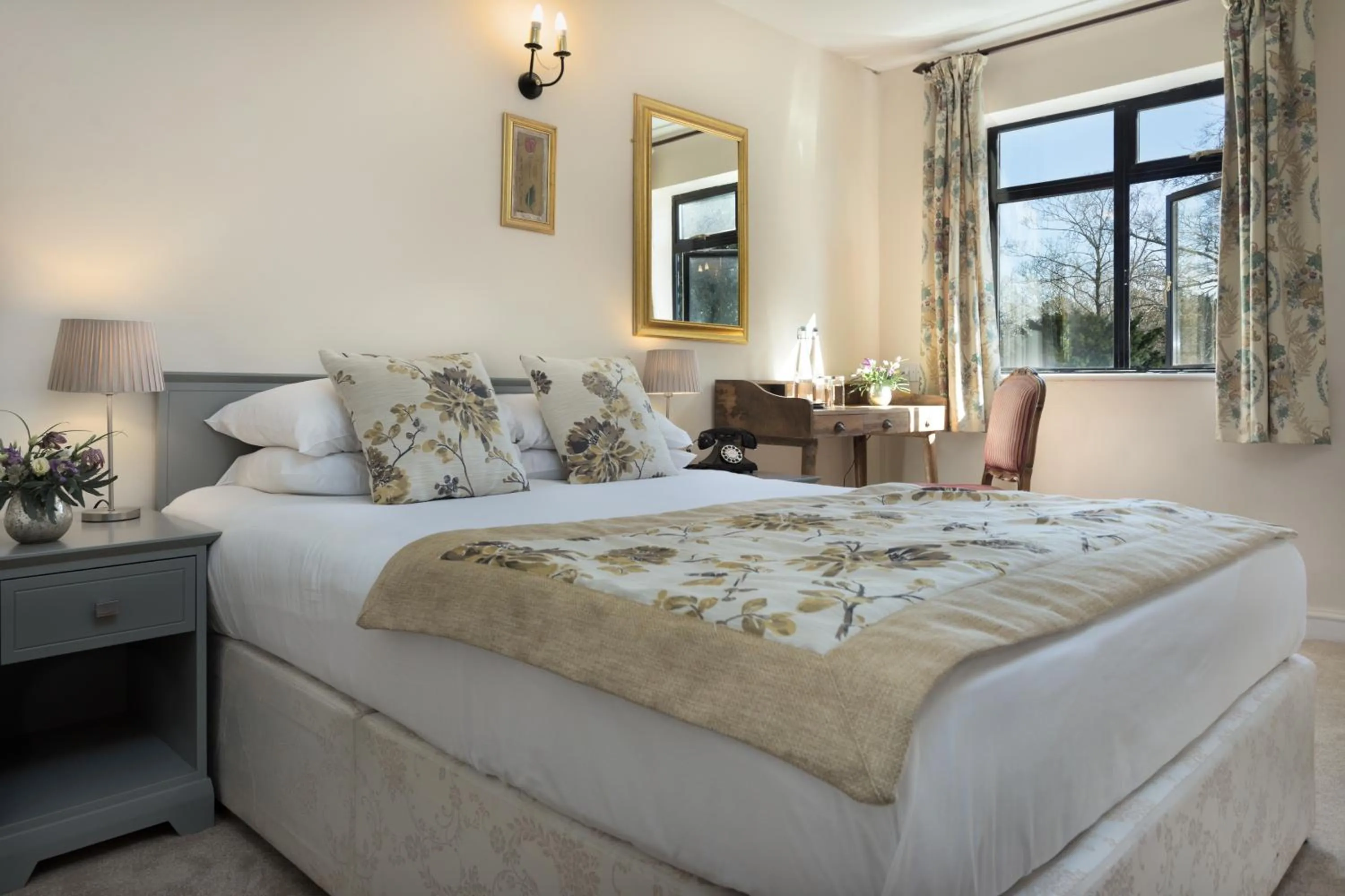 Bedroom, Bed in Stanton Manor Hotel