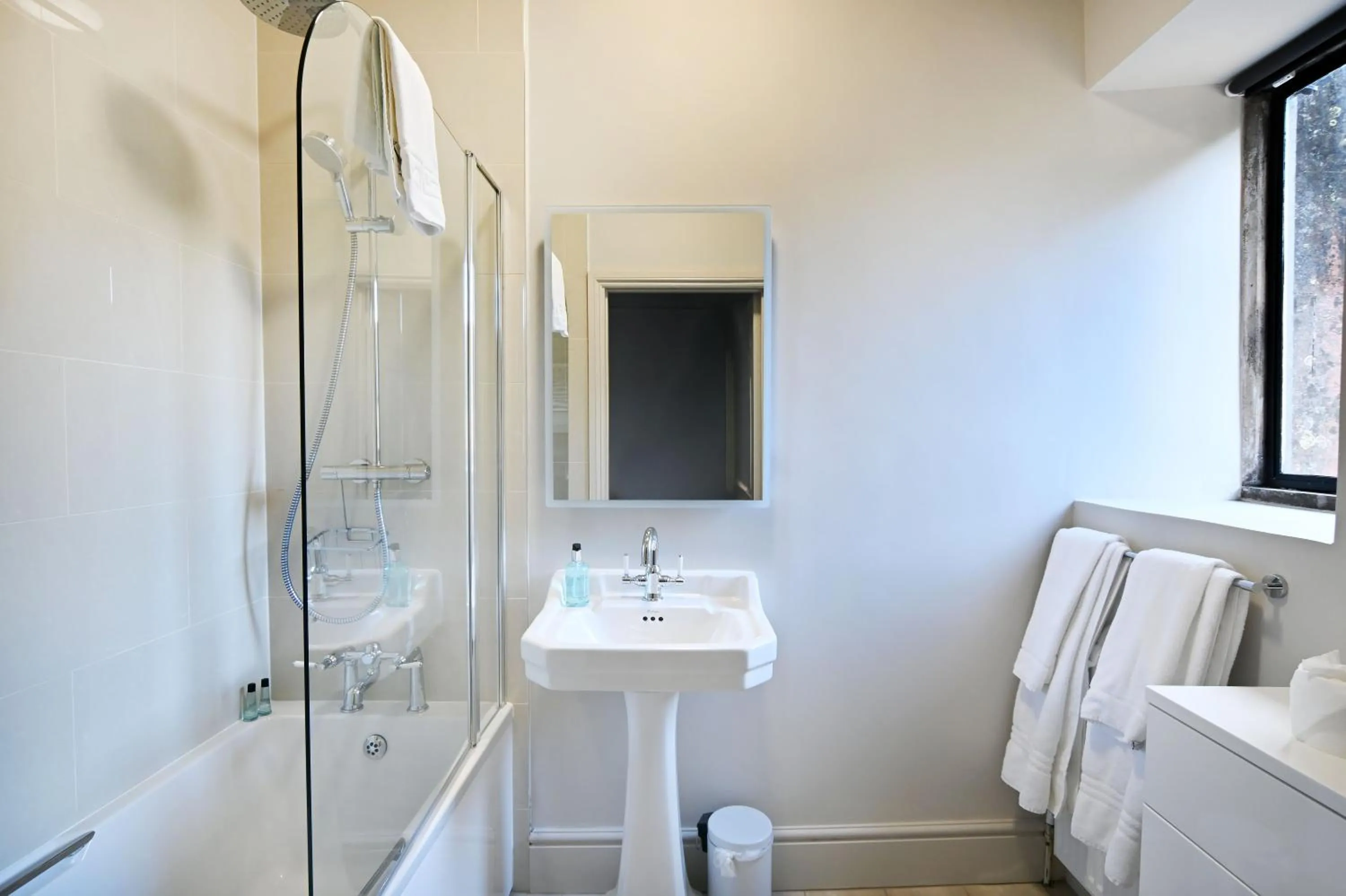 Bathroom in Stanton Manor Hotel