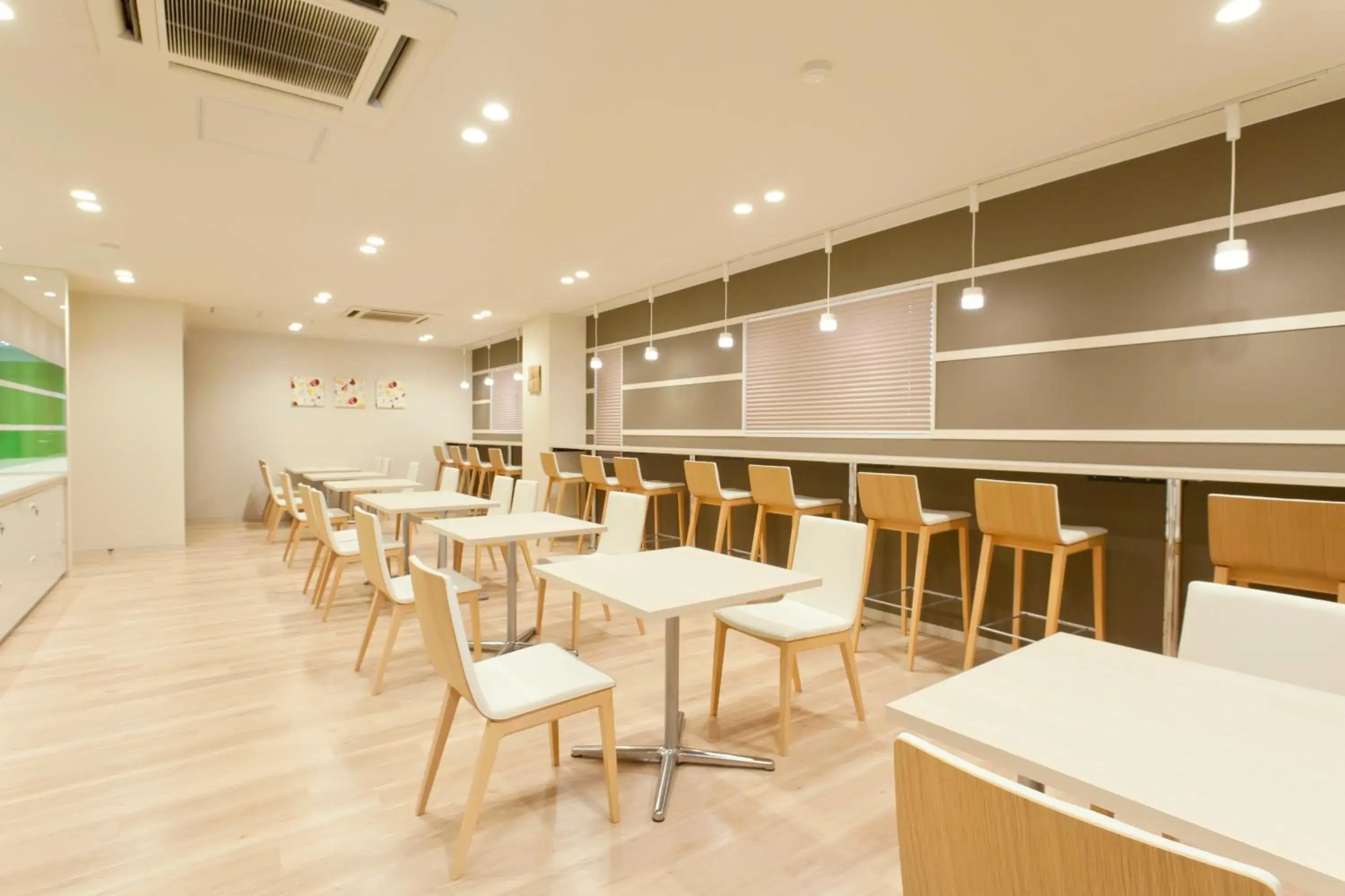 Restaurant/places to eat in Hotel Green With Restaurant/places to eat in Hotel Green With