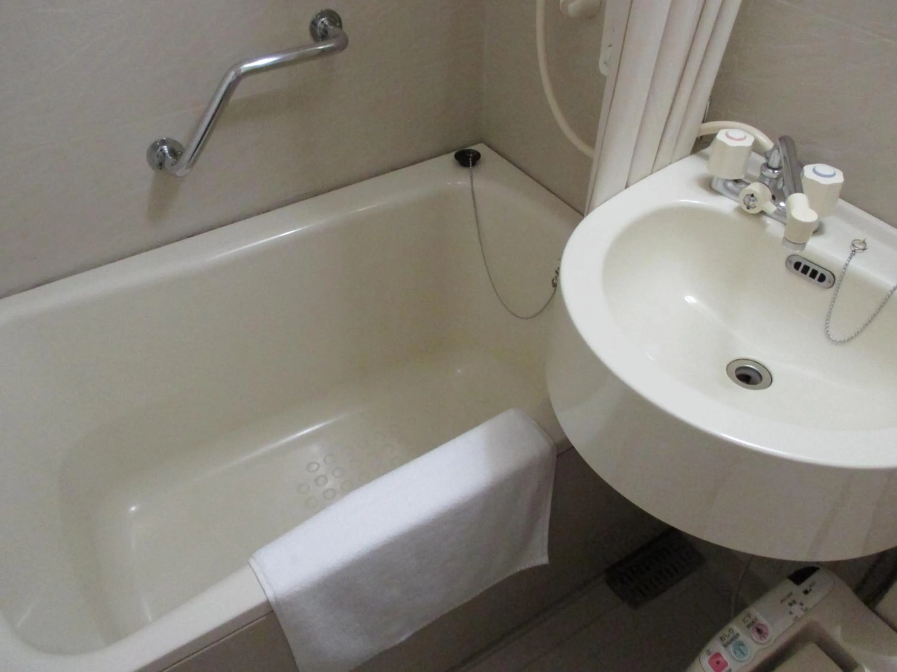 Shower in Hotel Green With