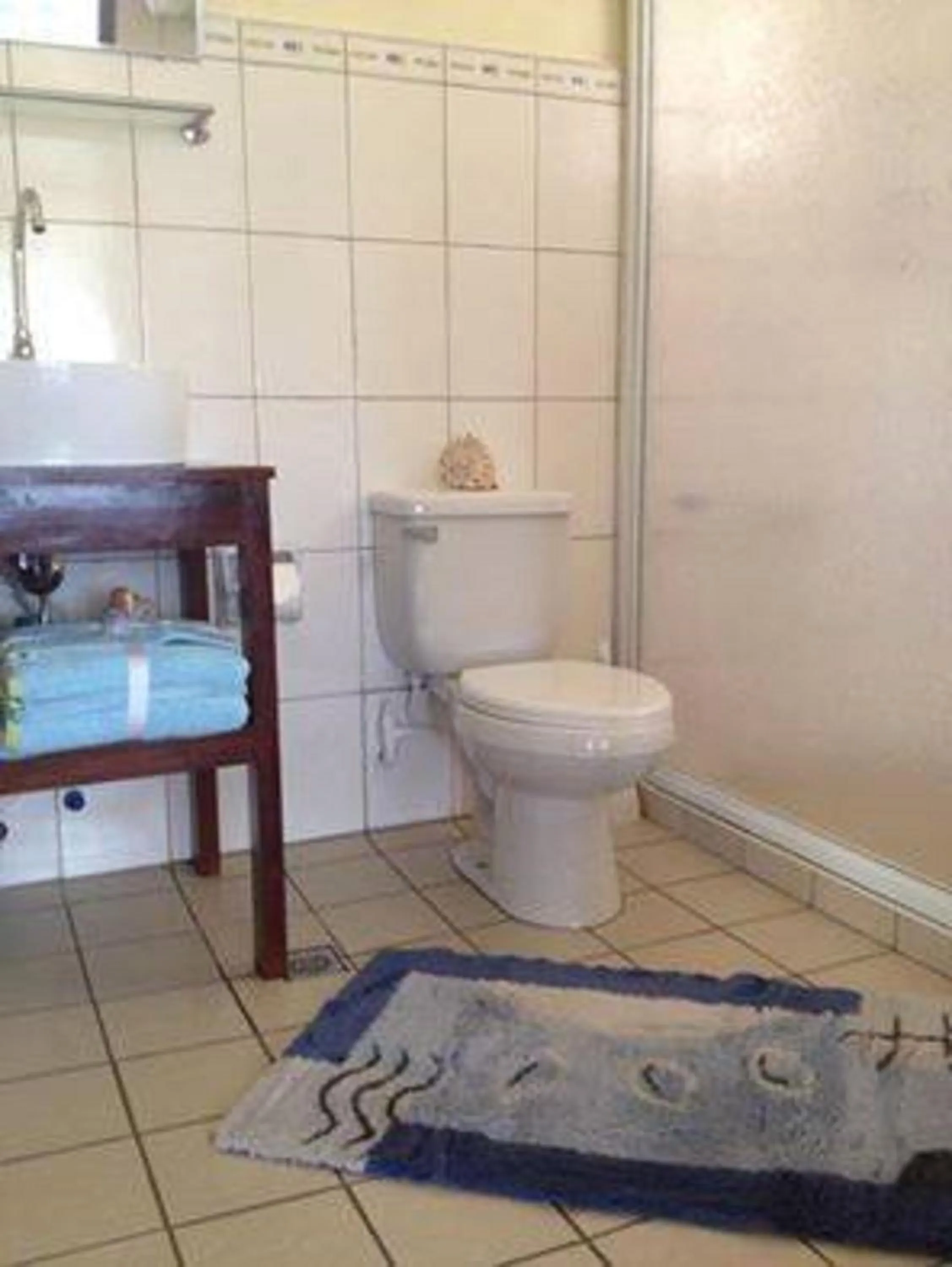 Toilet in Liwayway sa Bohol Pamilacan Resort