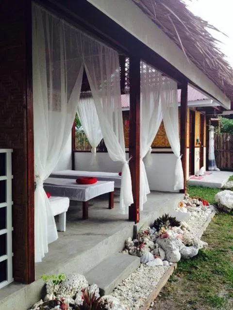 Massage in Liwayway sa Bohol Pamilacan Resort