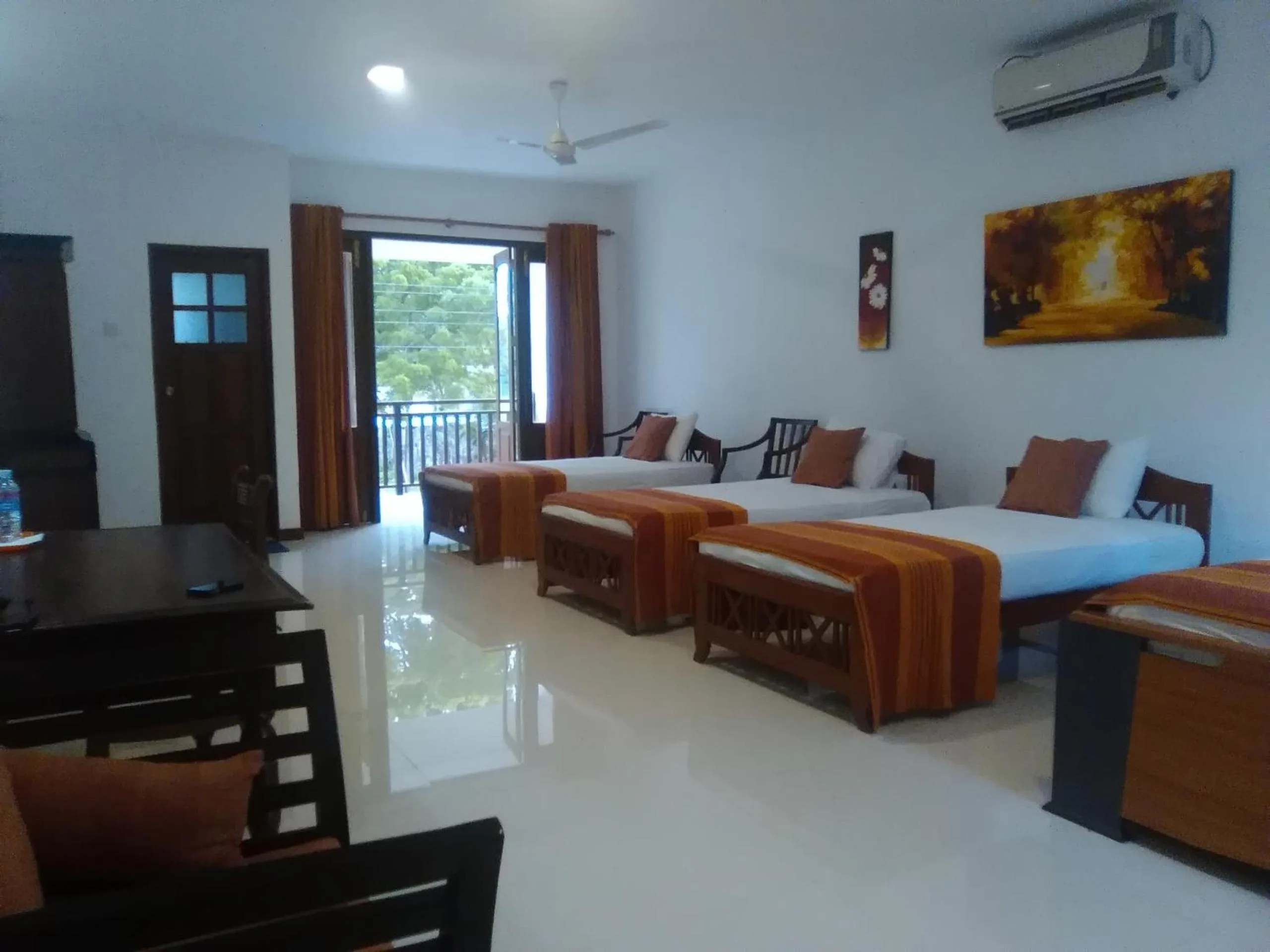 Bedroom, Bed in Hotel Sunflower