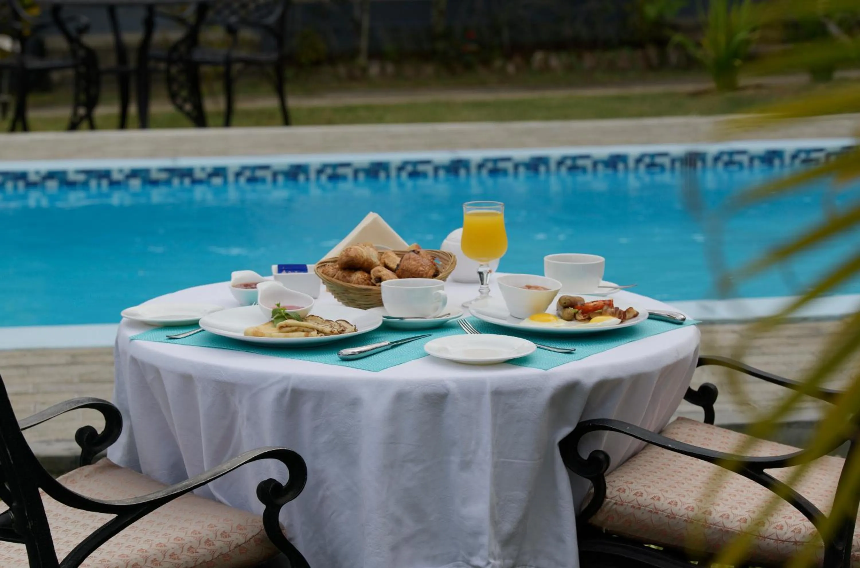 Breakfast in Auberge d'Anse Boileau & Restaurant Chez Plume