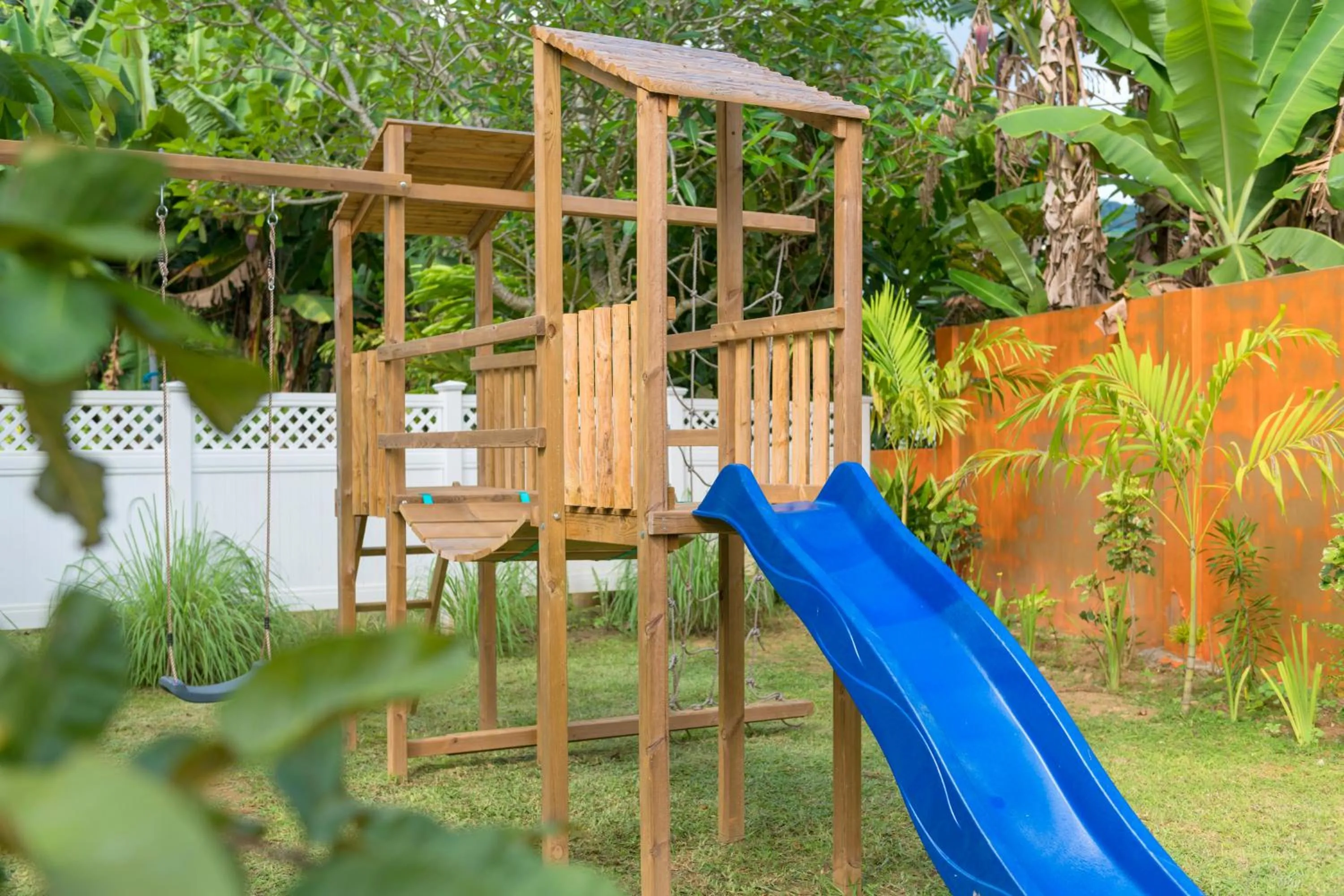 Property building in Auberge d'Anse Boileau & Restaurant Chez Plume