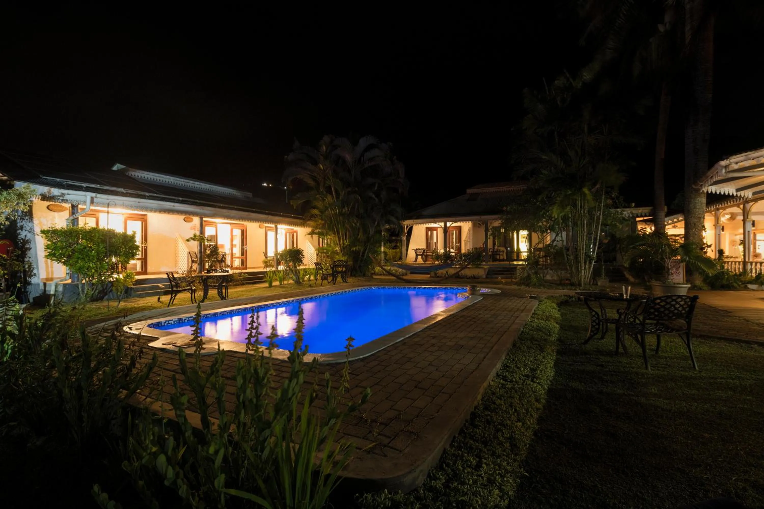 Swimming pool in Auberge d'Anse Boileau & Restaurant Chez Plume