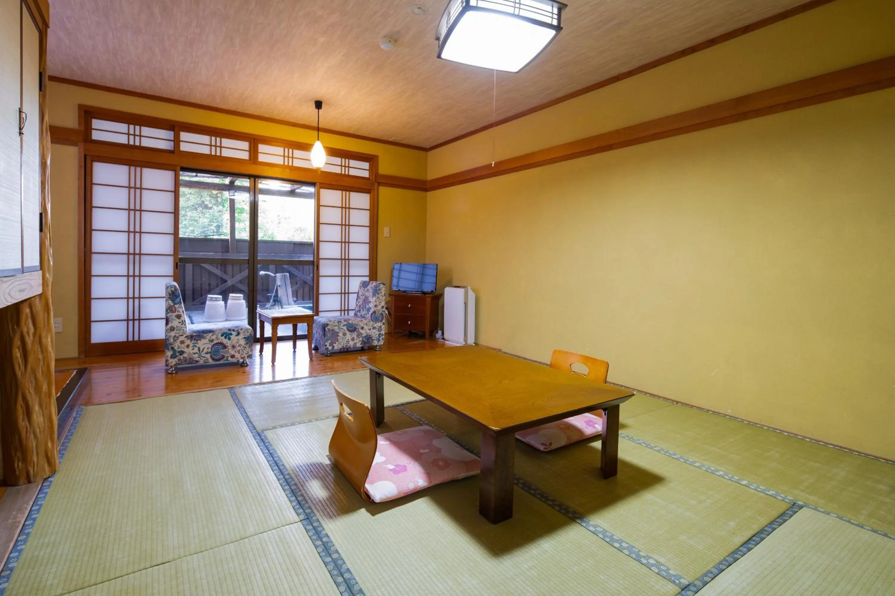 Photo of the whole room in Hozanso Beppu