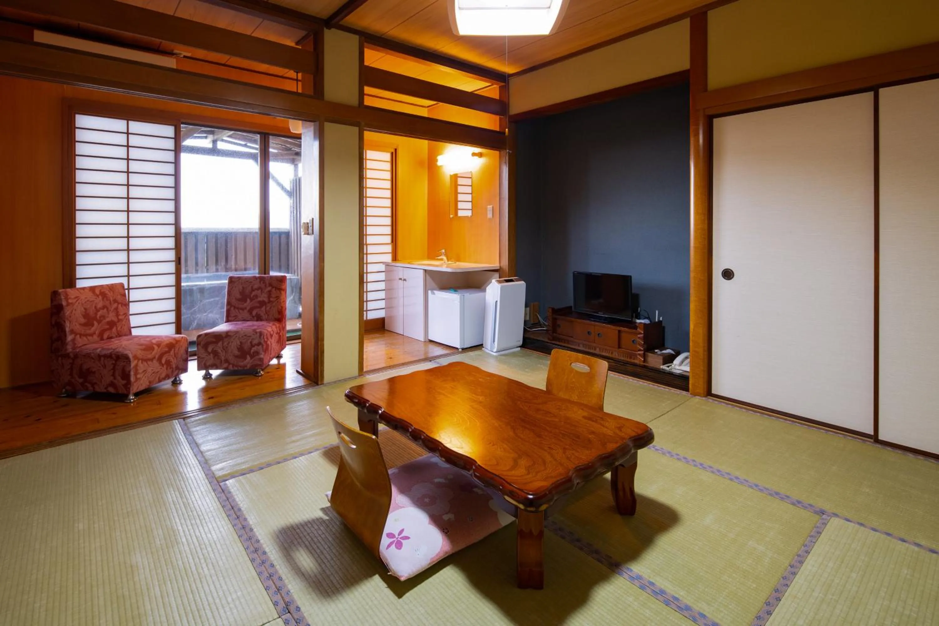 Photo of the whole room in Hozanso Beppu