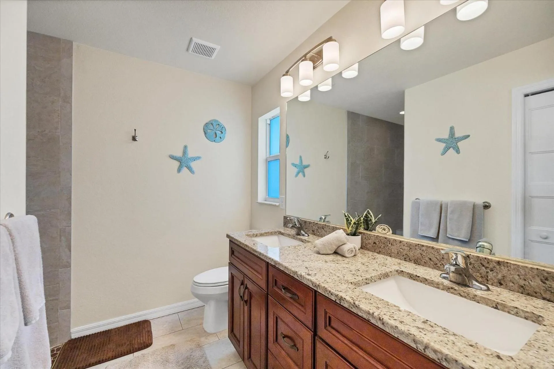 Bathroom in 10333 Monticello Dr