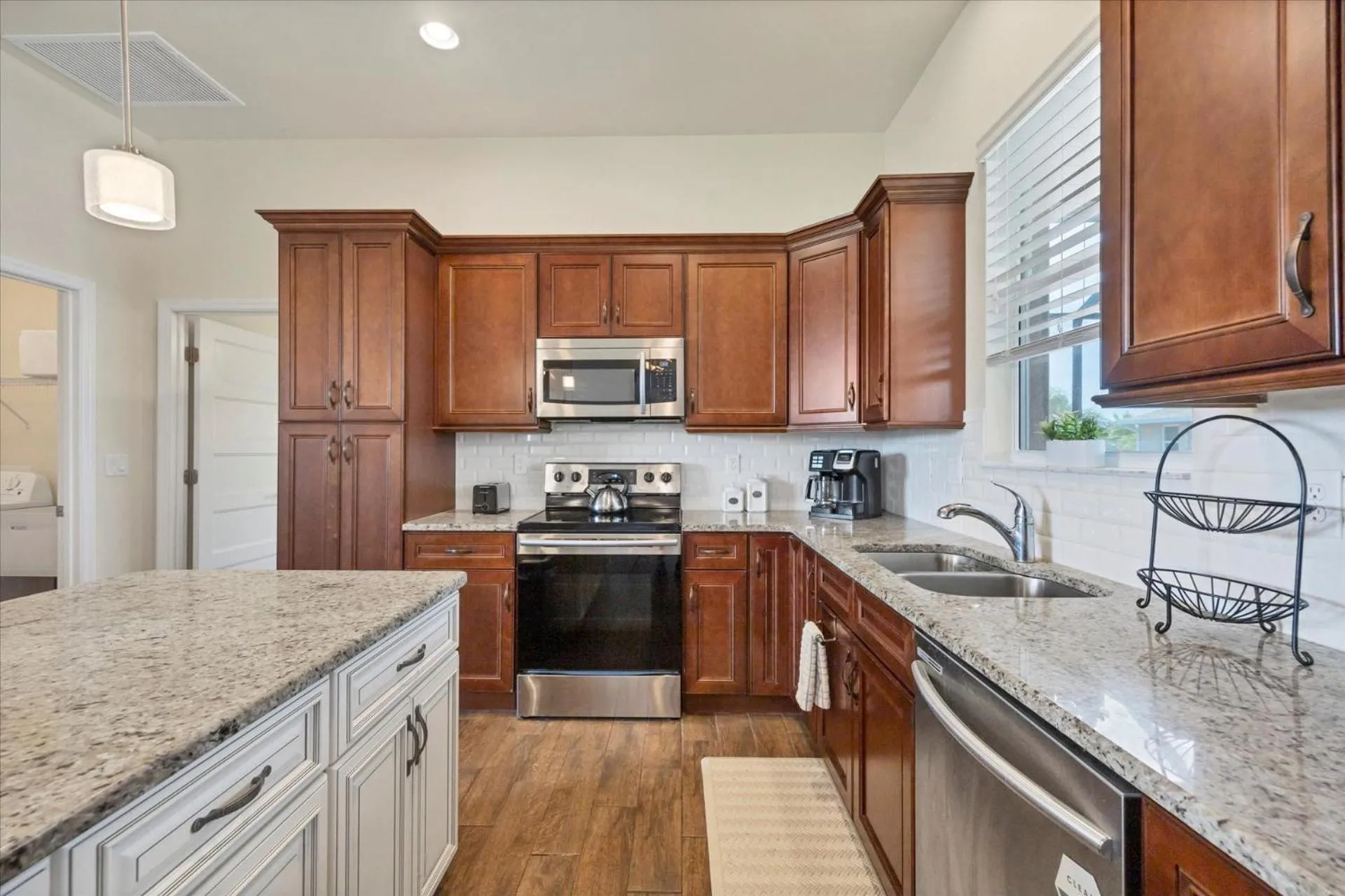 Kitchen or kitchenette in 10333 Monticello Dr