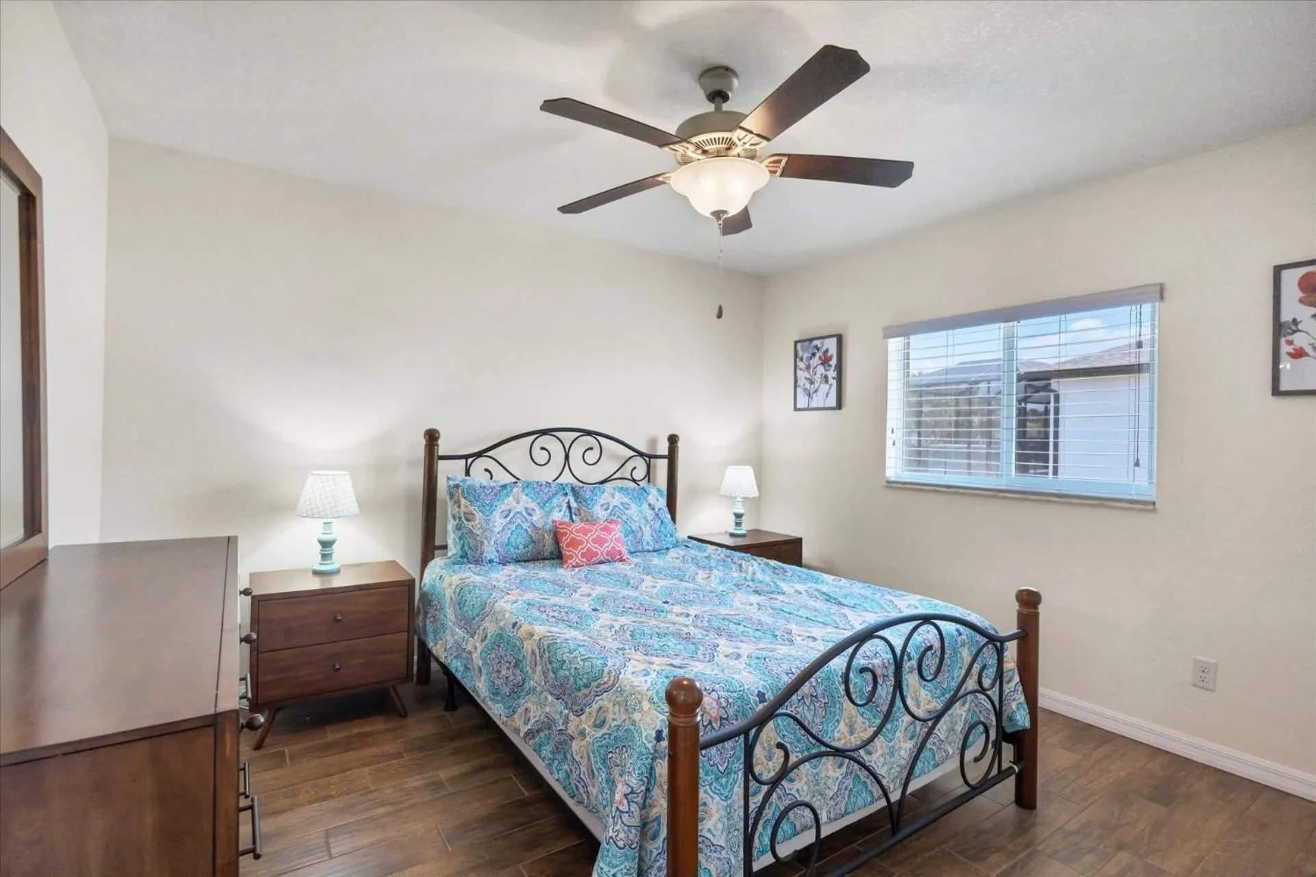 Bedroom, Bed in 10333 Monticello Dr