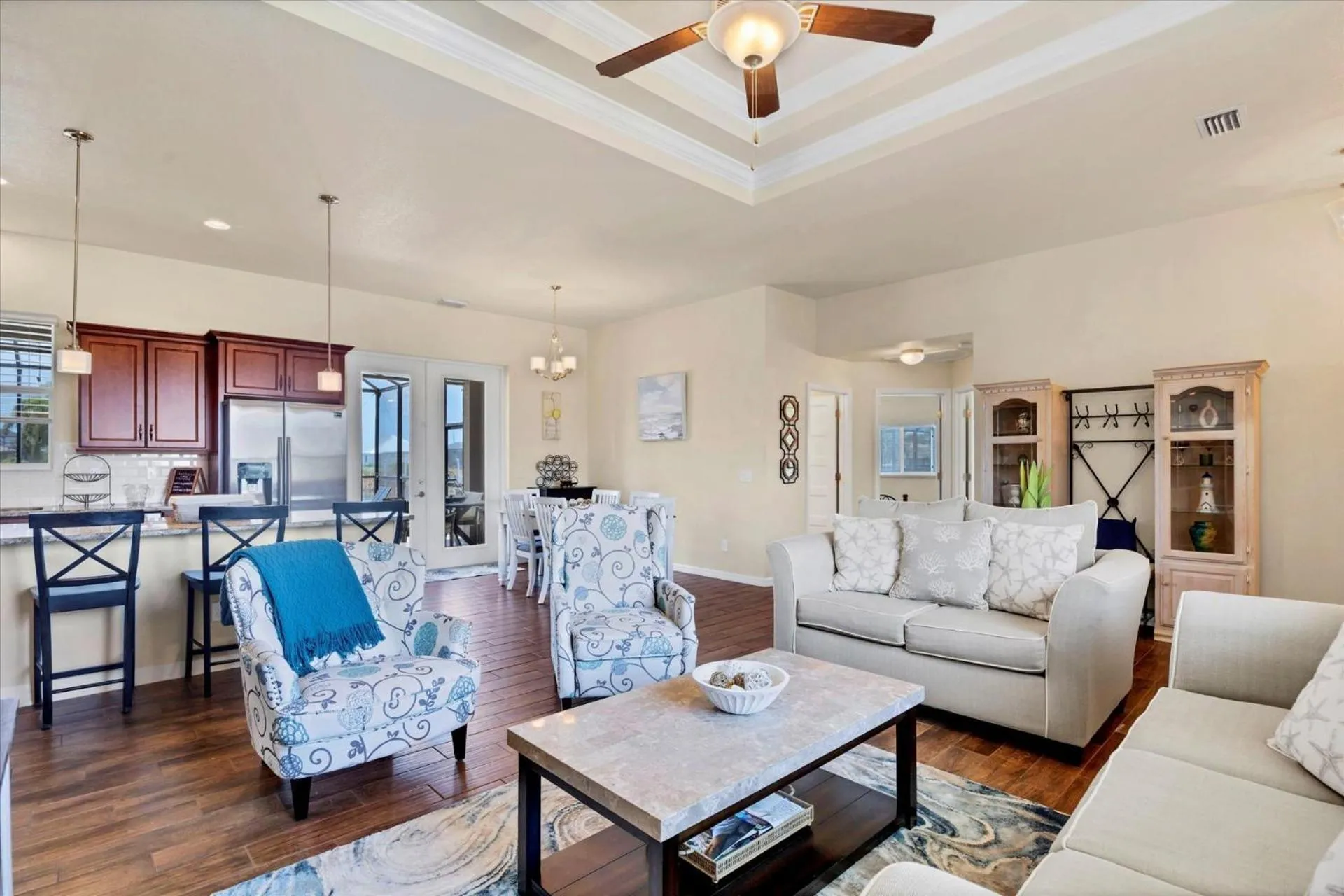 Living room in 10333 Monticello Dr
