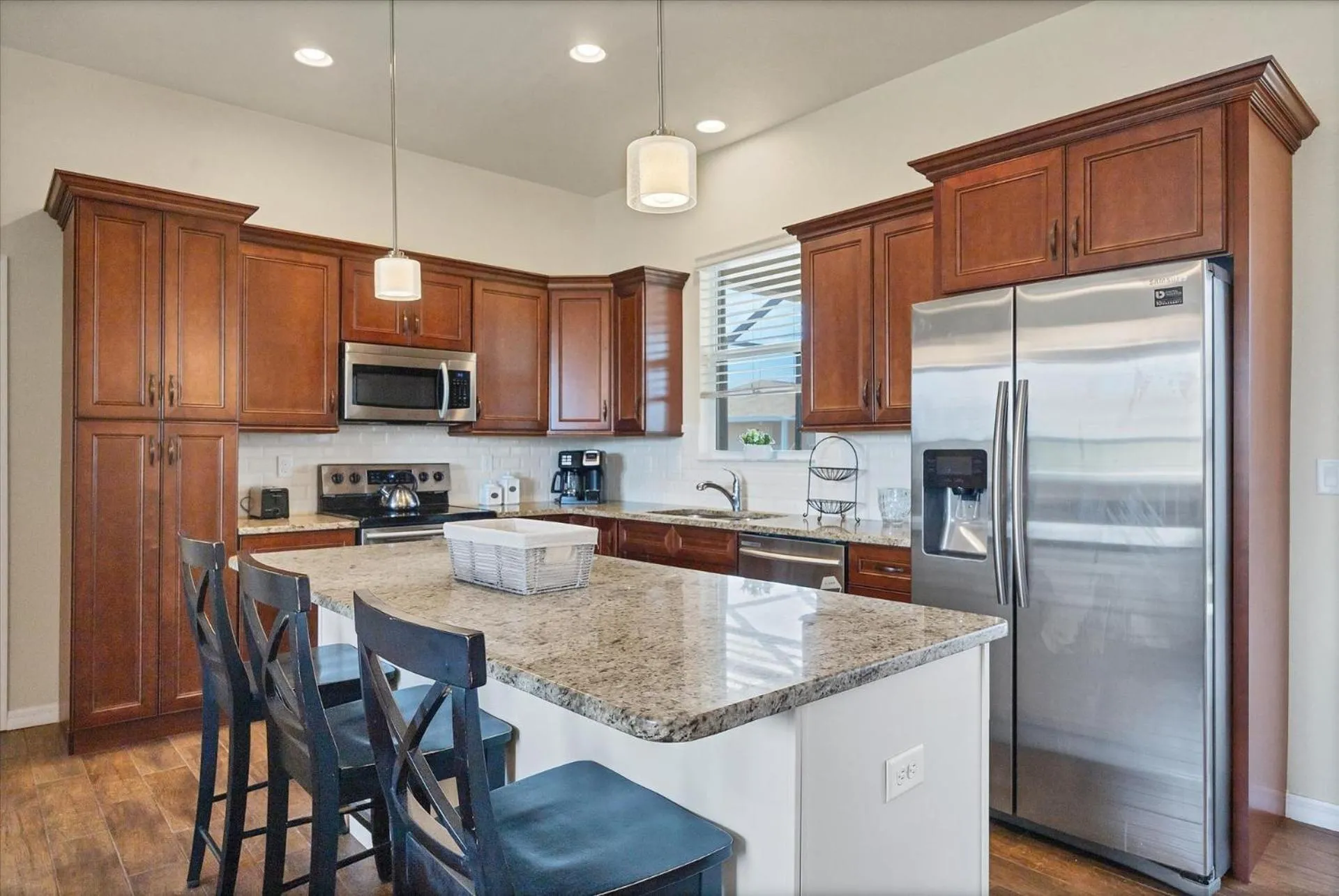 Kitchen or kitchenette in 10333 Monticello Dr