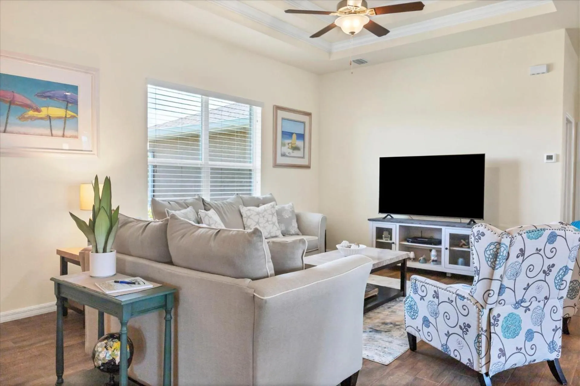 Living room in 10333 Monticello Dr