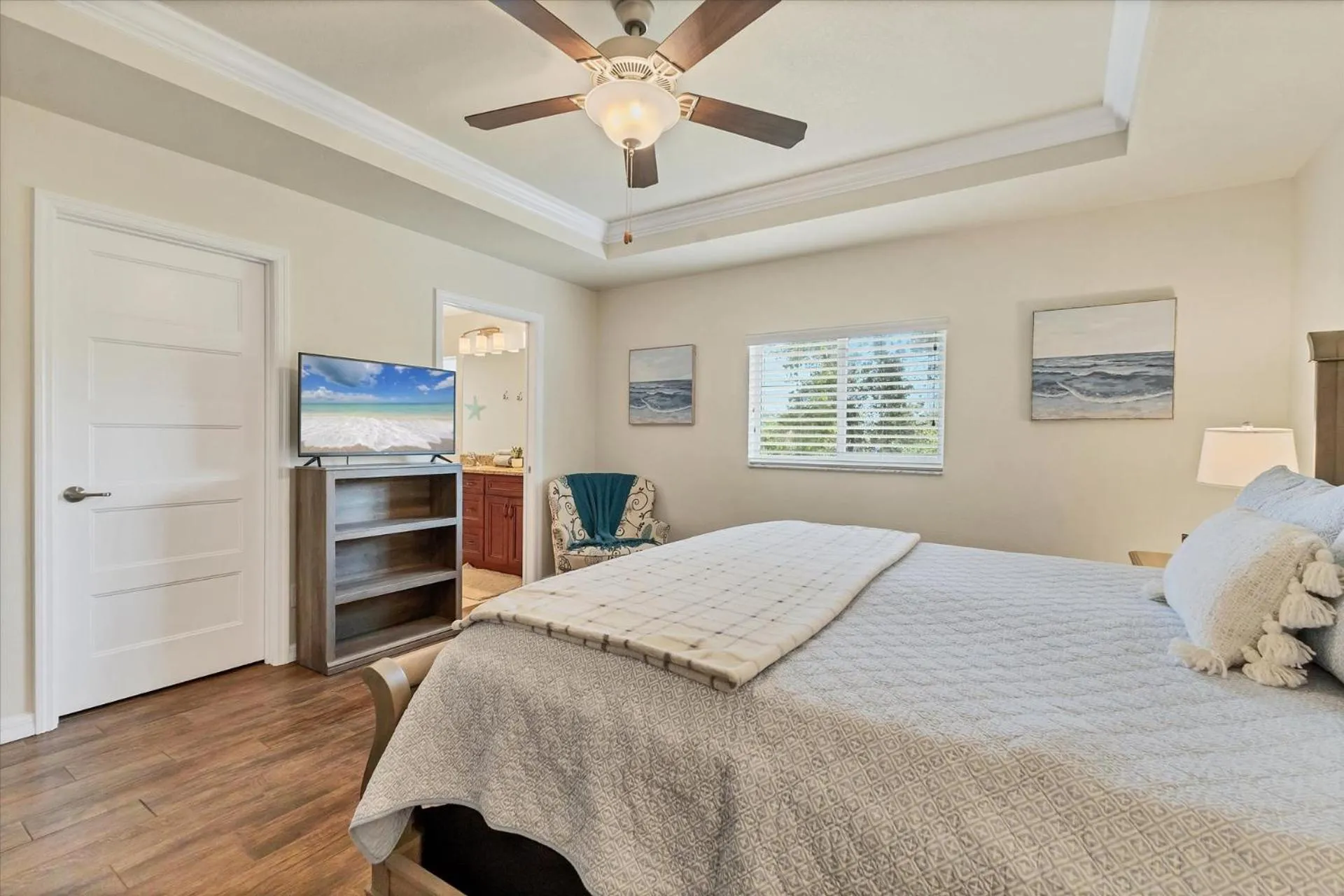 Bed in 10333 Monticello Dr