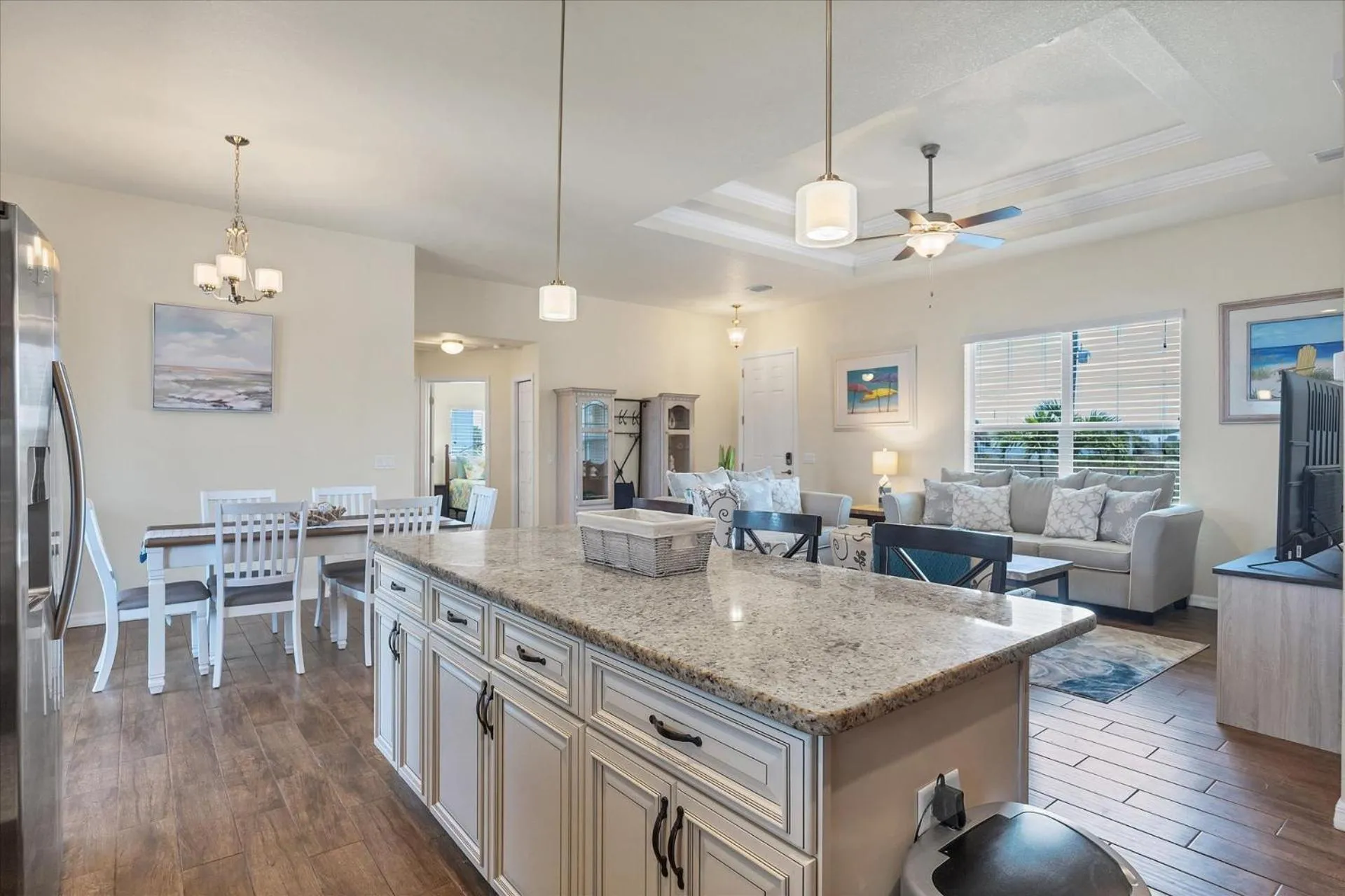 Kitchen or kitchenette in 10333 Monticello Dr