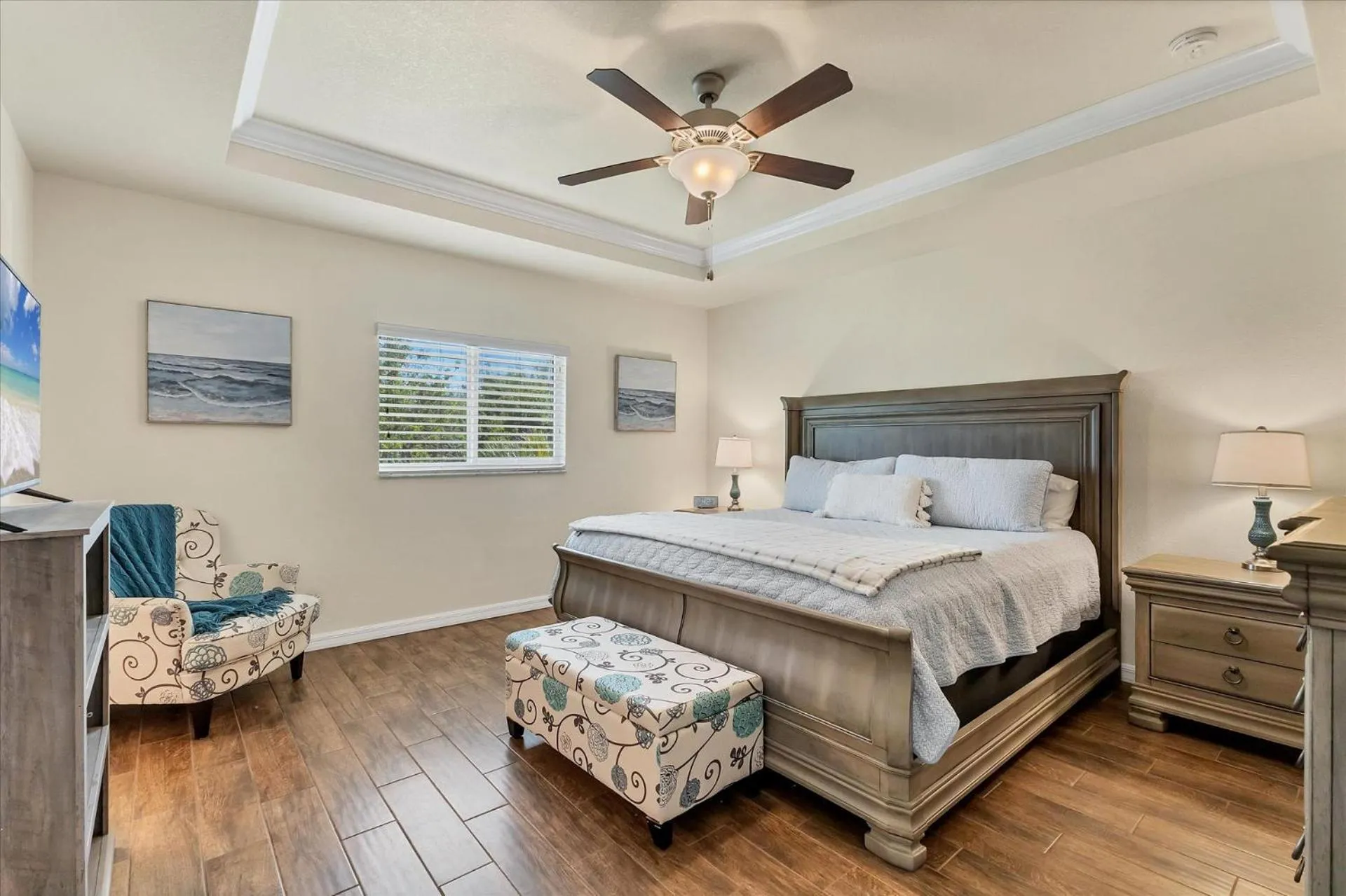 Bed in 10333 Monticello Dr