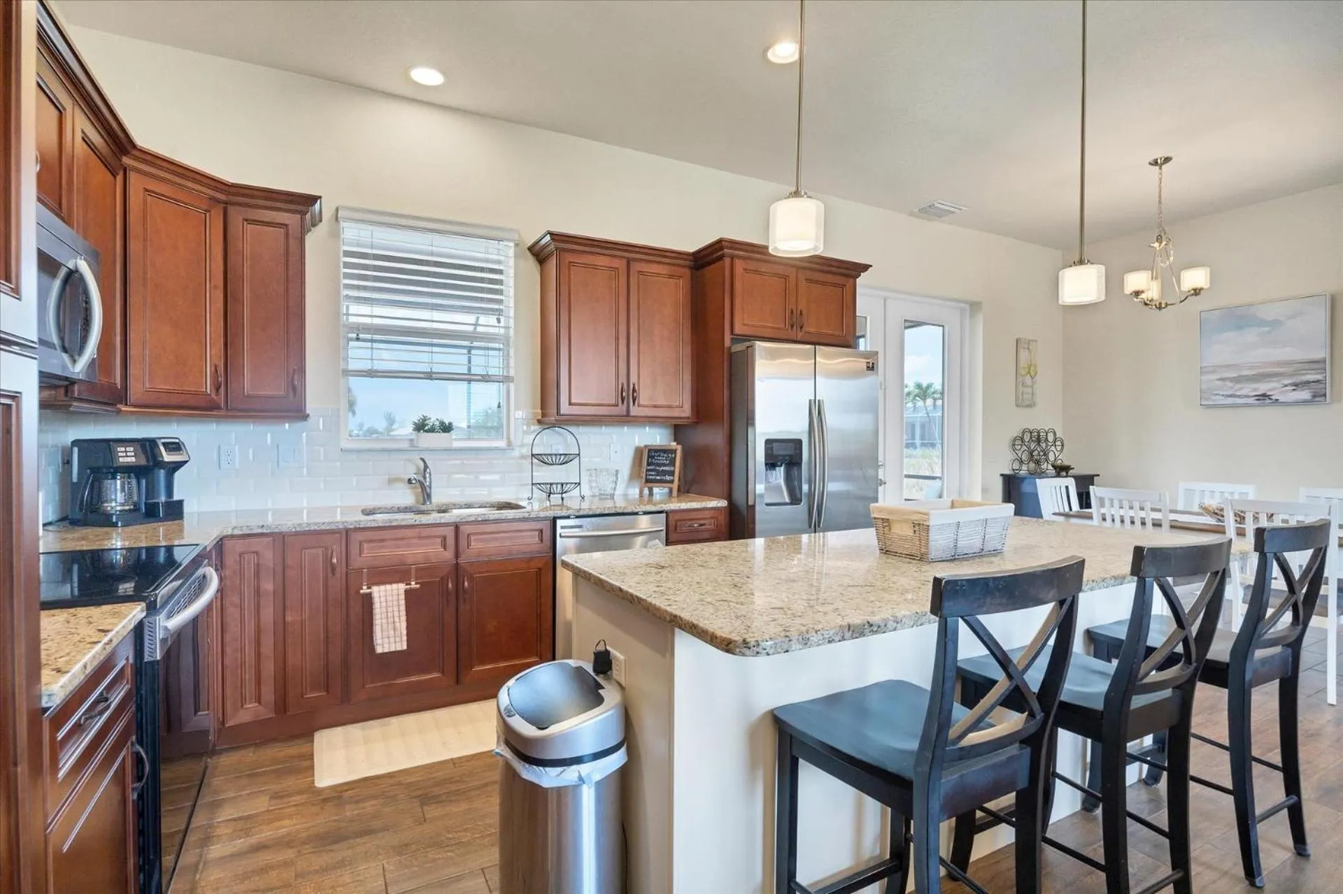 Kitchen or kitchenette in 10333 Monticello Dr