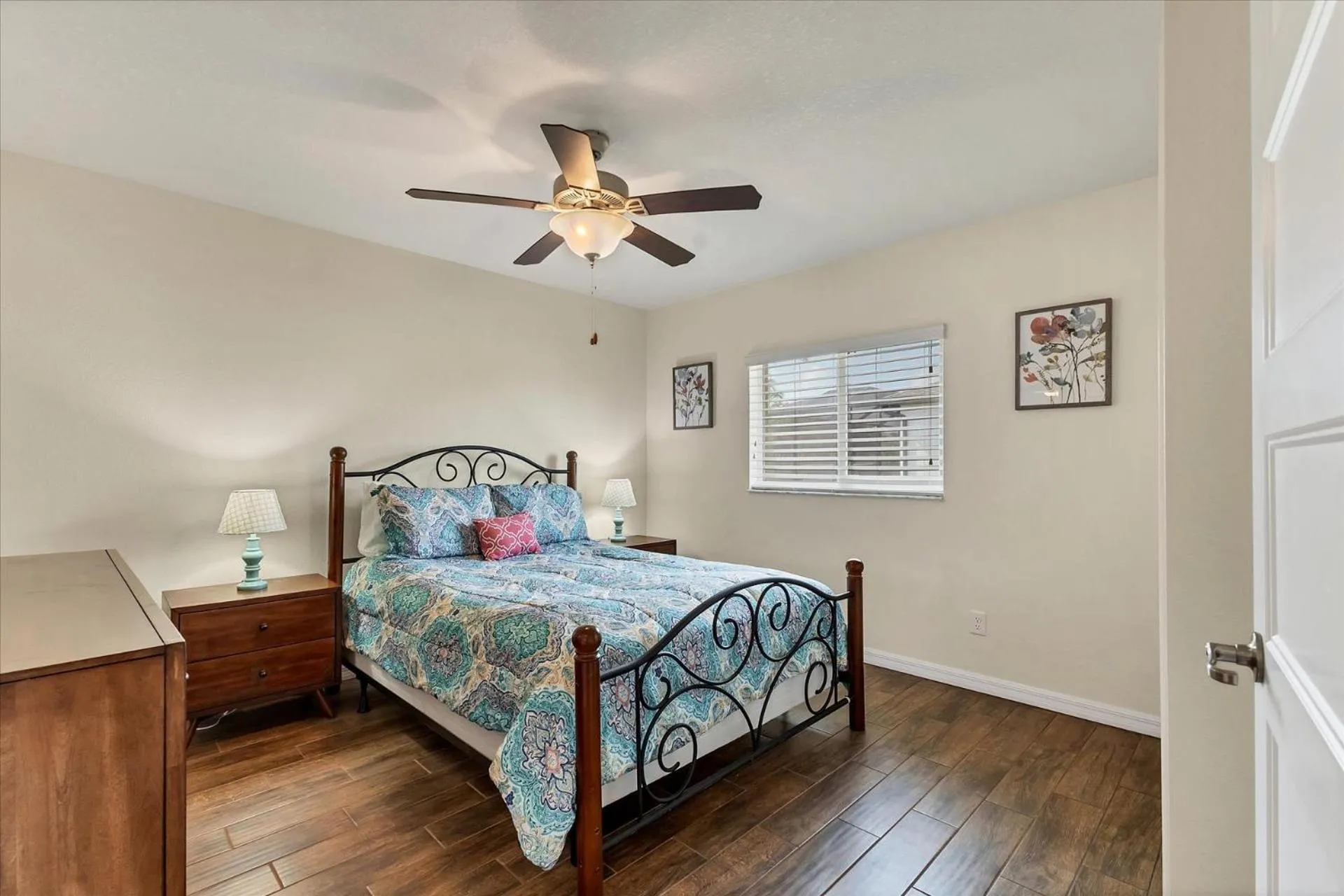 Bed in 10333 Monticello Dr