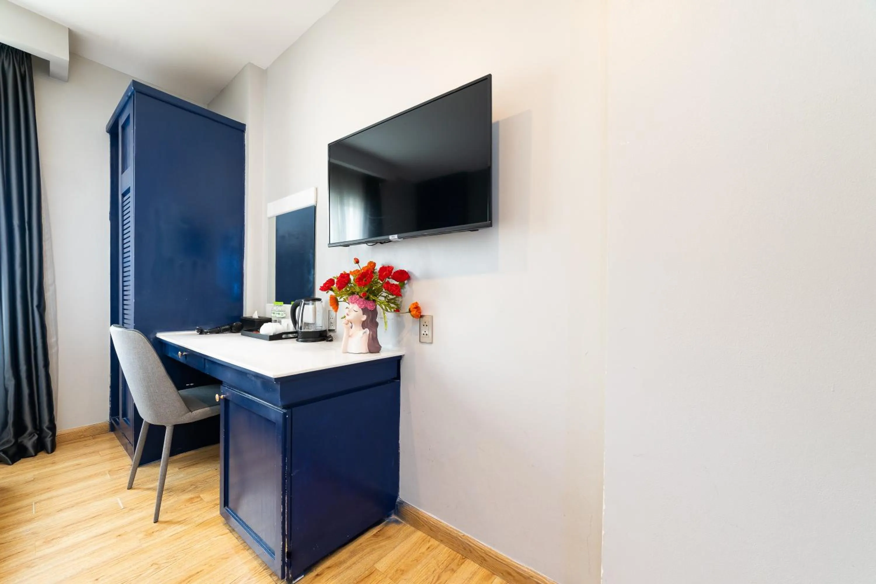 TV and multimedia in Nicecy NganHa Hotel