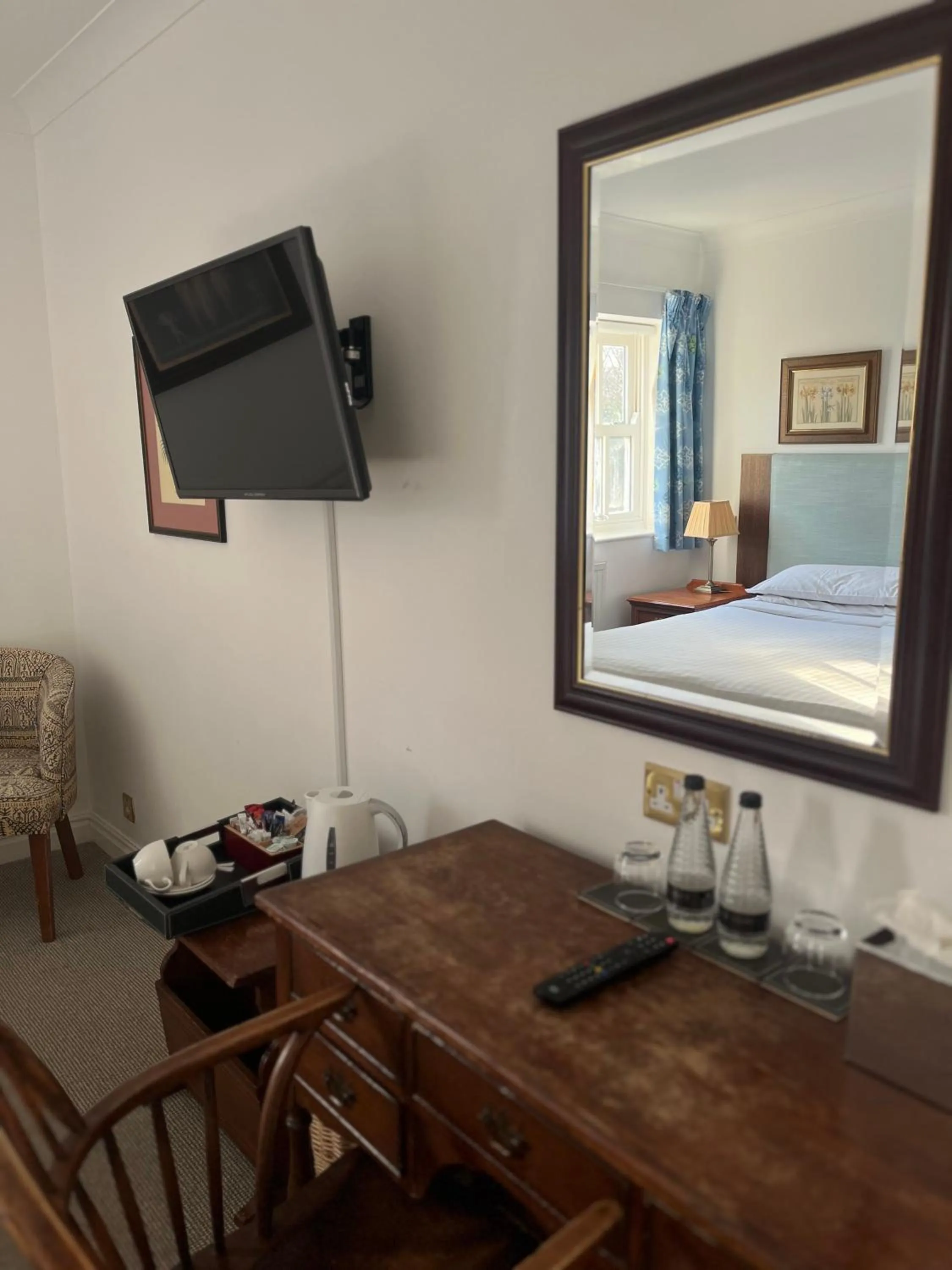 TV and multimedia, Bed in Noel Arms - "A Bespoke Hotel"