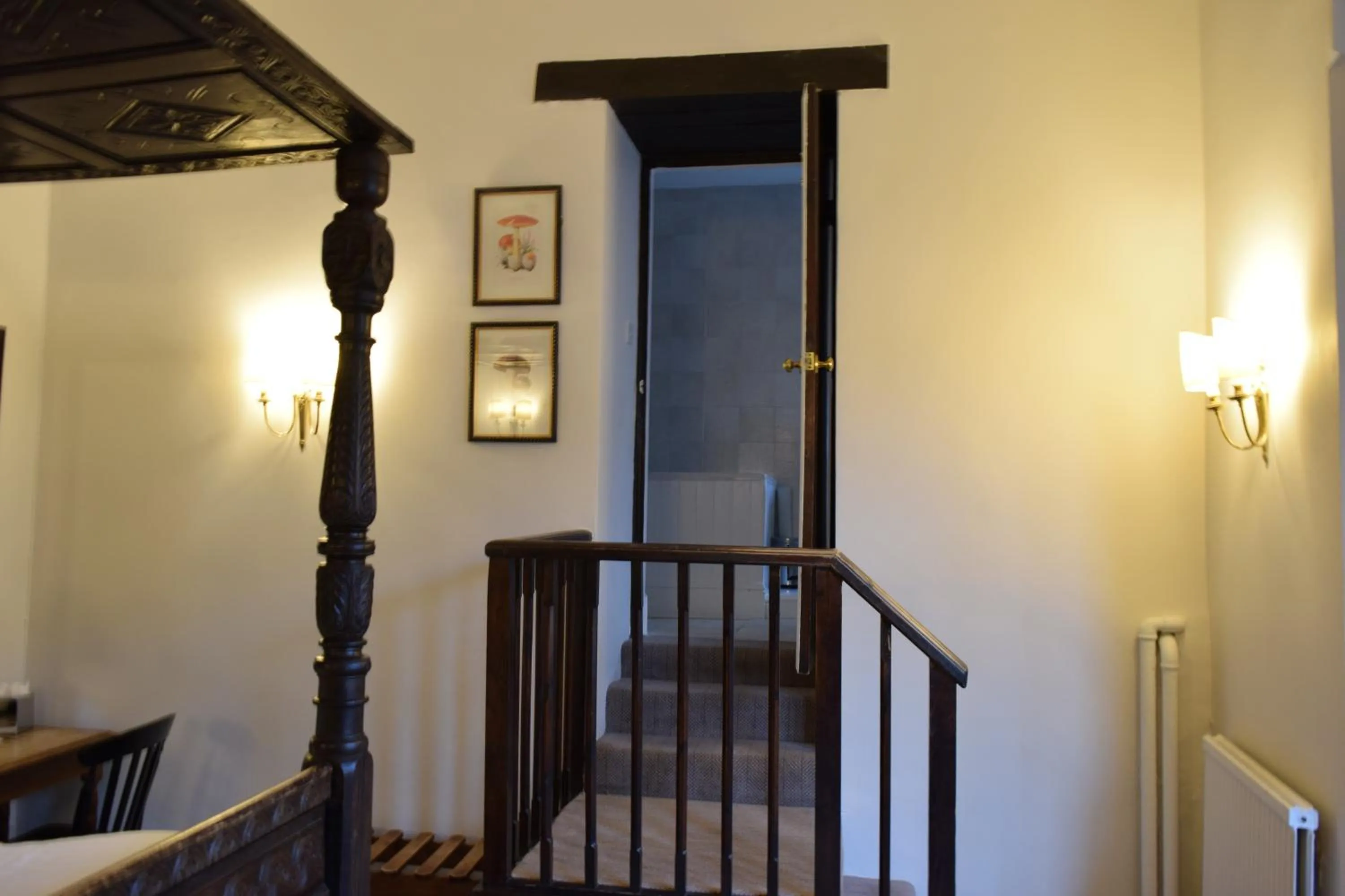 TV and multimedia, Bed in Noel Arms - "A Bespoke Hotel"