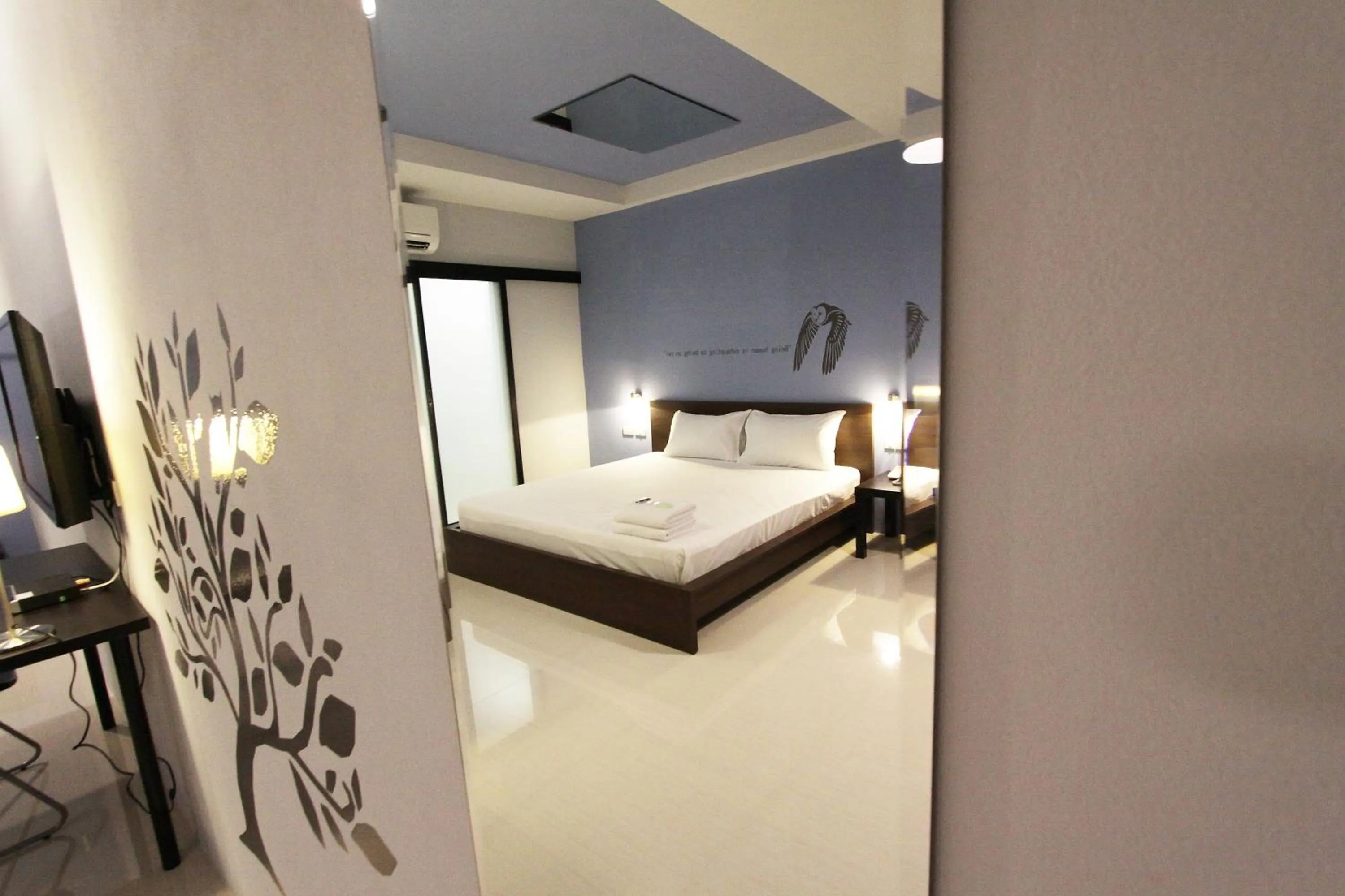 Photo of the whole room, Bed in Eazy Motel B.a.n.g.n.a