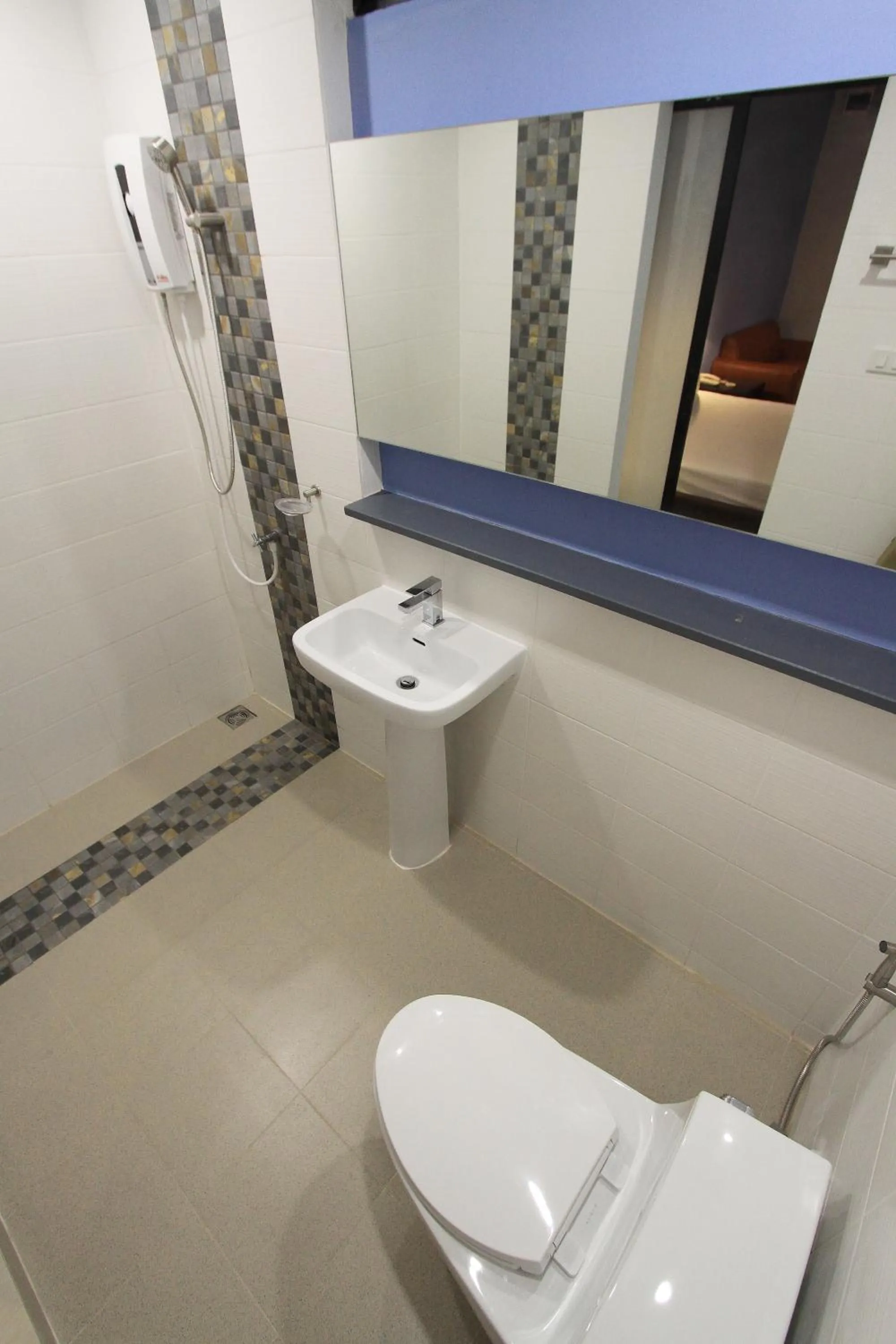 Bathroom in Eazy Motel B.a.n.g.n.a