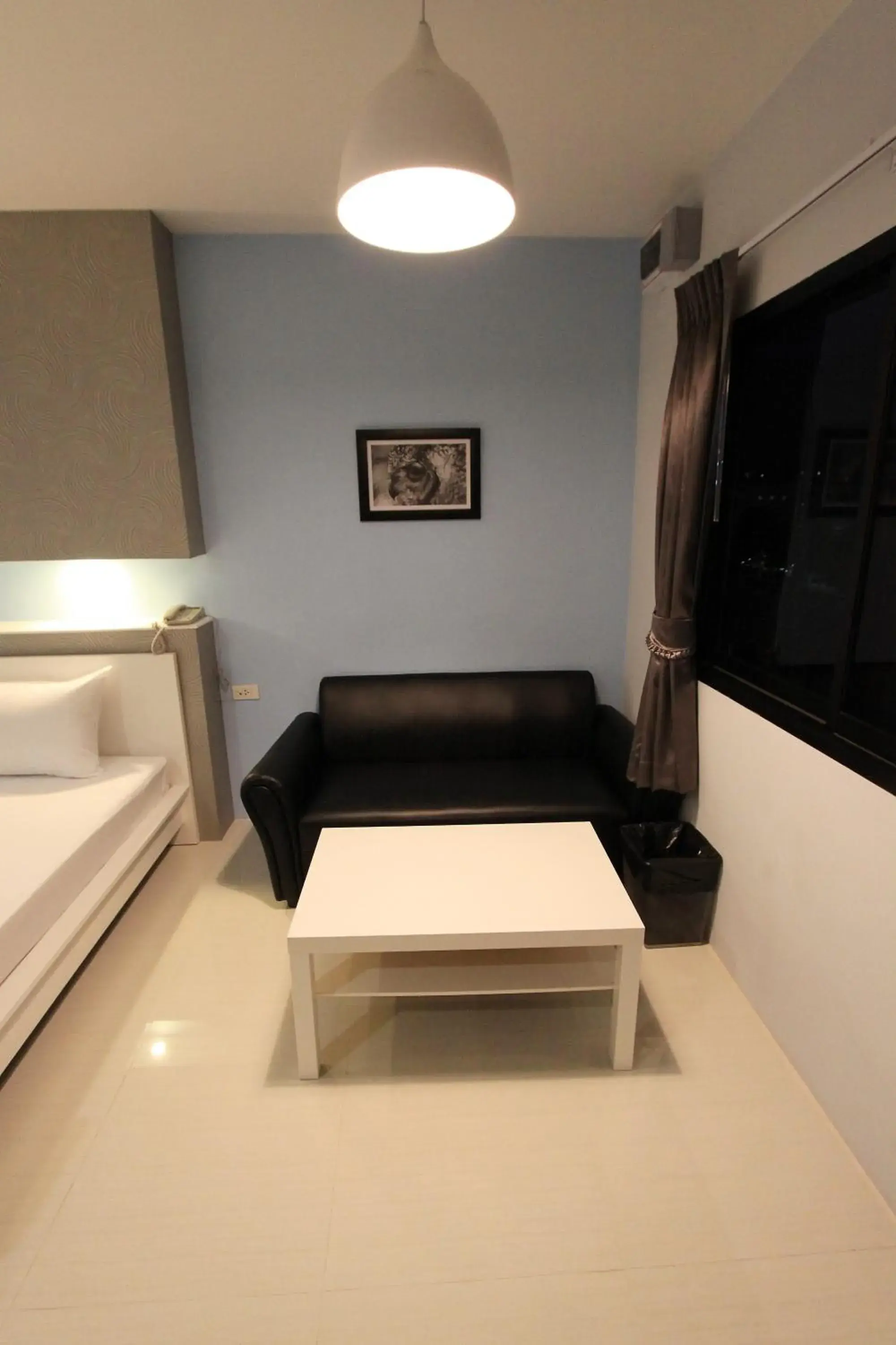 Seating area, Bed in Eazy Motel B.a.n.g.n.a Seating area, Bed in Eazy Motel B.a.n.g.n.a