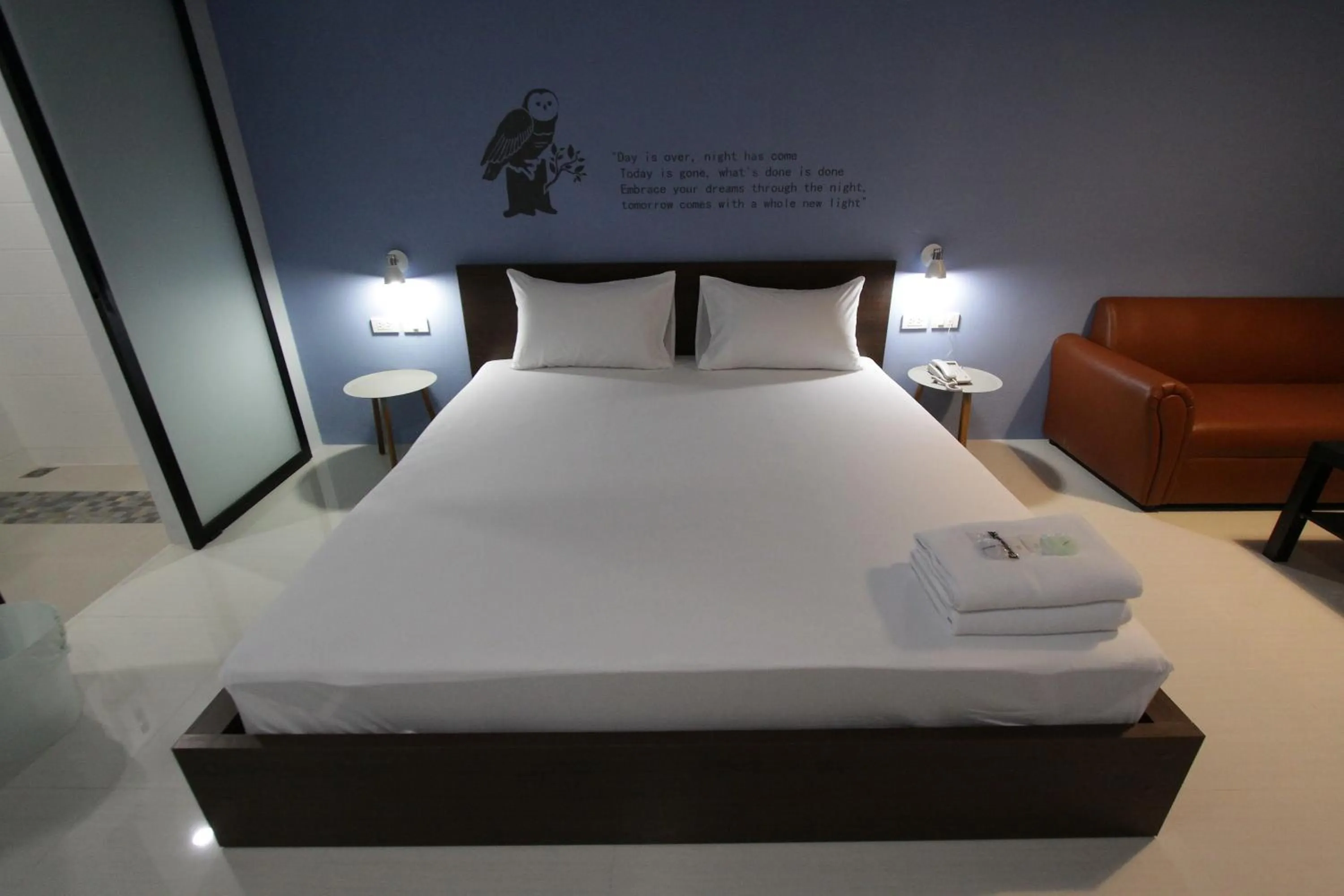 Bed in Eazy Motel B.a.n.g.n.a