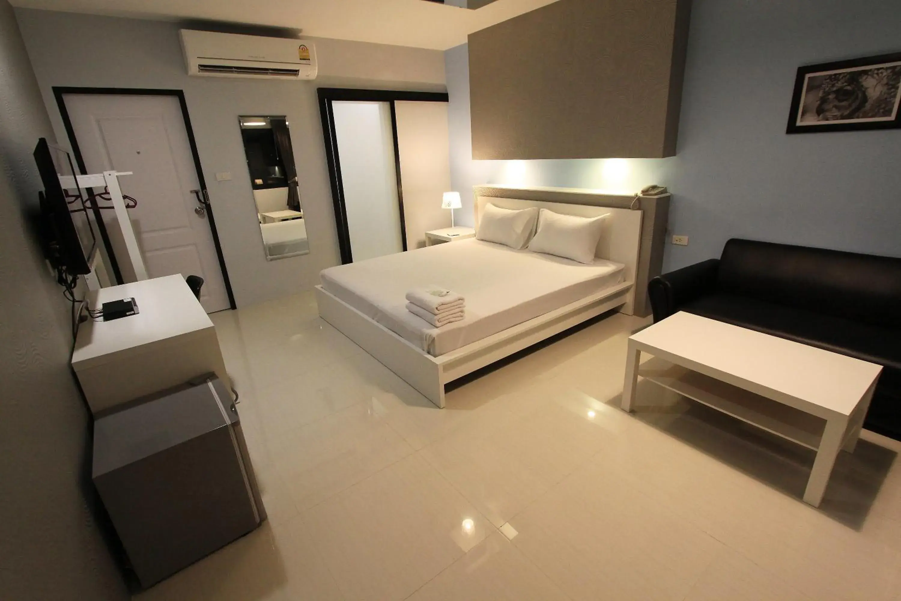 Photo of the whole room, Bed in Eazy Motel B.a.n.g.n.a Photo of the whole room, Bed in Eazy Motel B.a.n.g.n.a