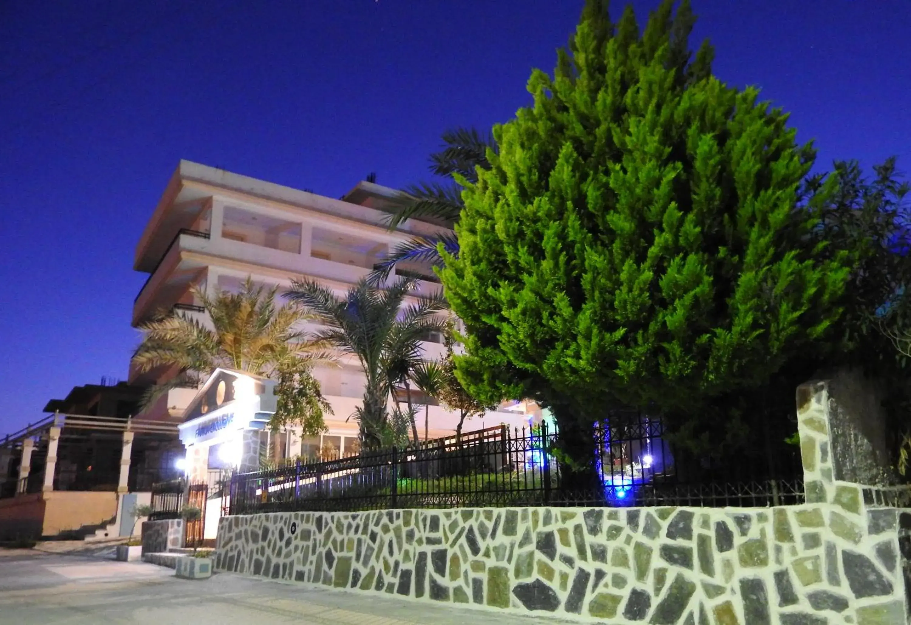 Facade/entrance in Farkia Exclusive Studios Facade/entrance in Farkia Exclusive Studios