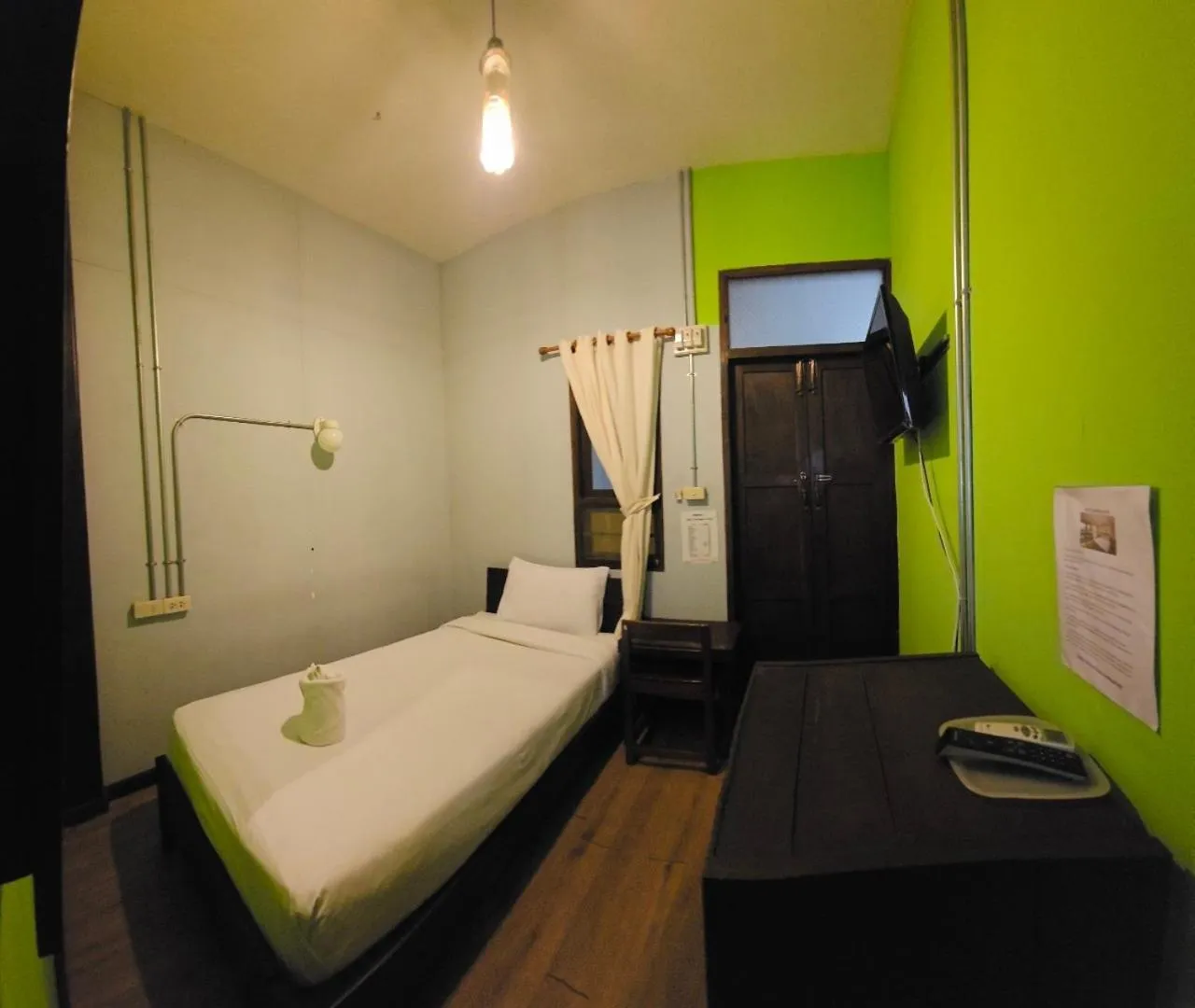 Photo of the whole room in Mi Casa Thaphae Chiang Mai