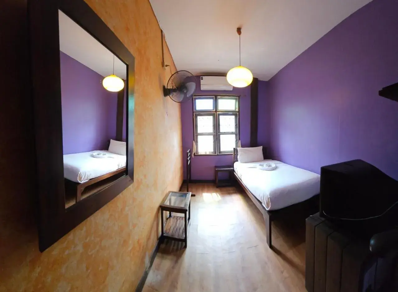 Small Double Room - single occupancy in Mi Casa Thaphae Chiang Mai Small Double Room - single occupancy in Mi Casa Thaphae Chiang Mai