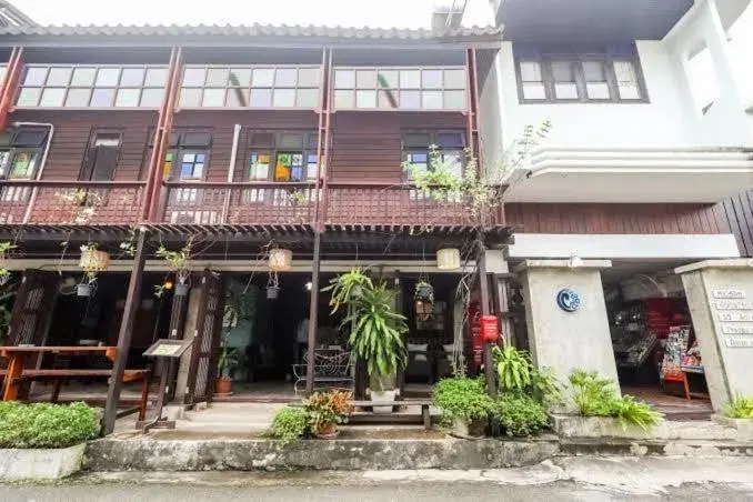 Property building in Mi Casa Thaphae Chiang Mai Property building in Mi Casa Thaphae Chiang Mai