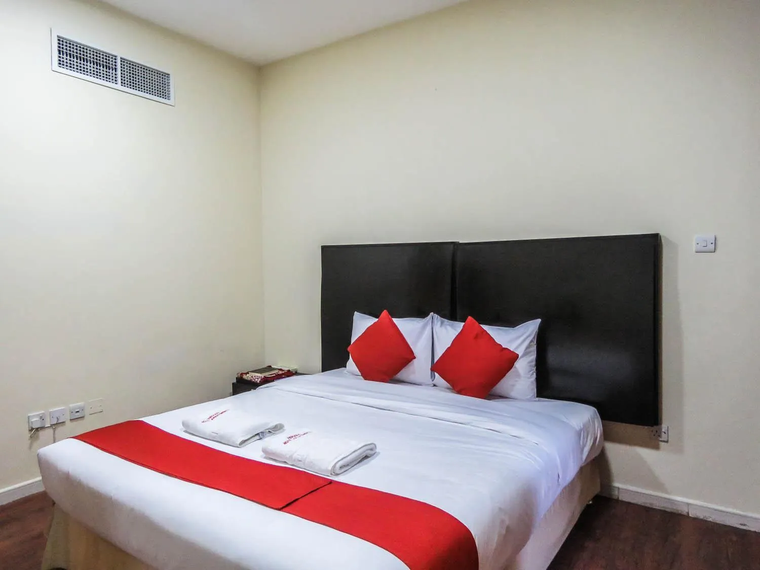 Photo of the whole room, Bed in Al Ferdous Hotel Apartment