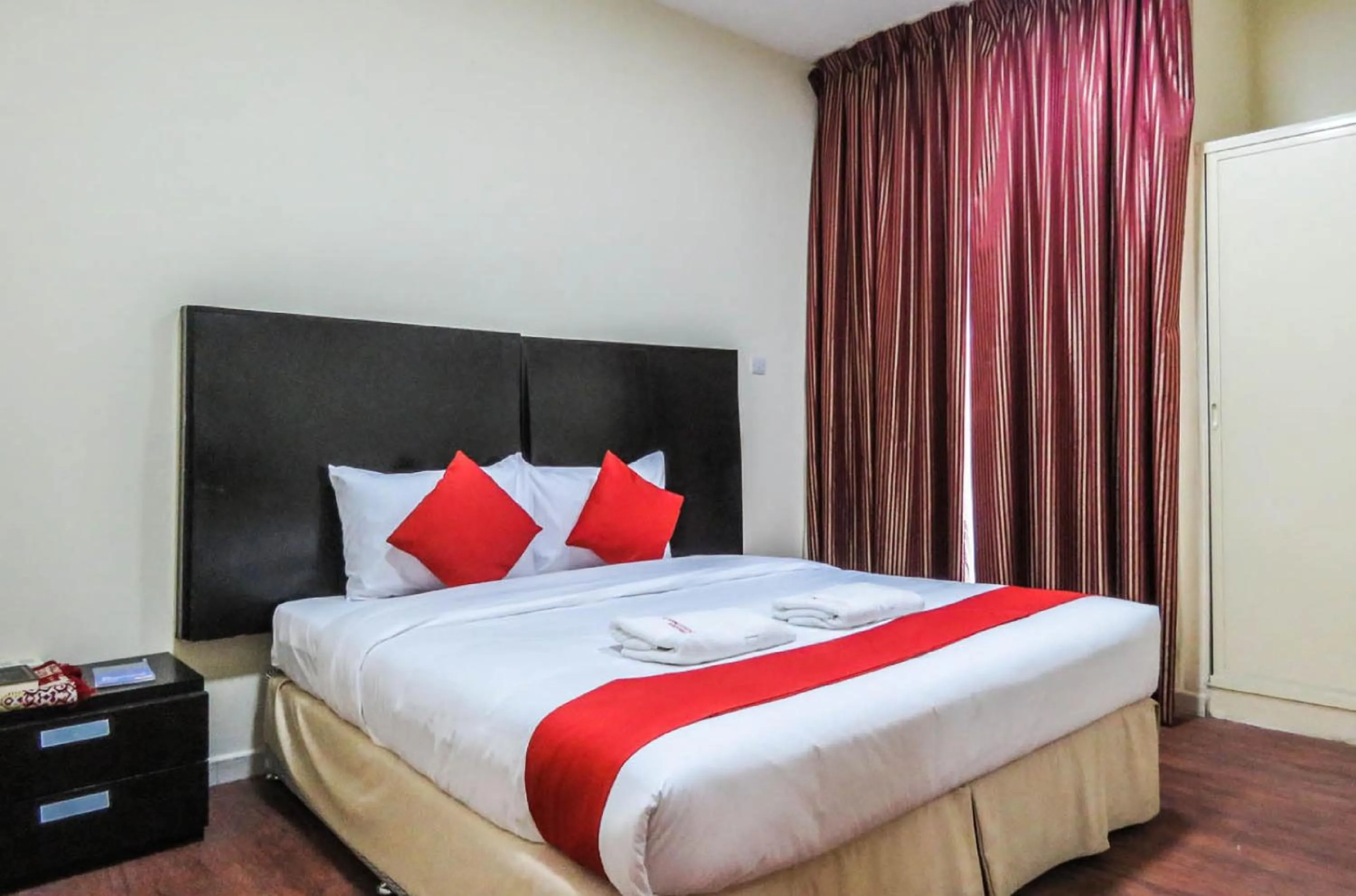 Photo of the whole room, Bed in Al Ferdous Hotel Apartment