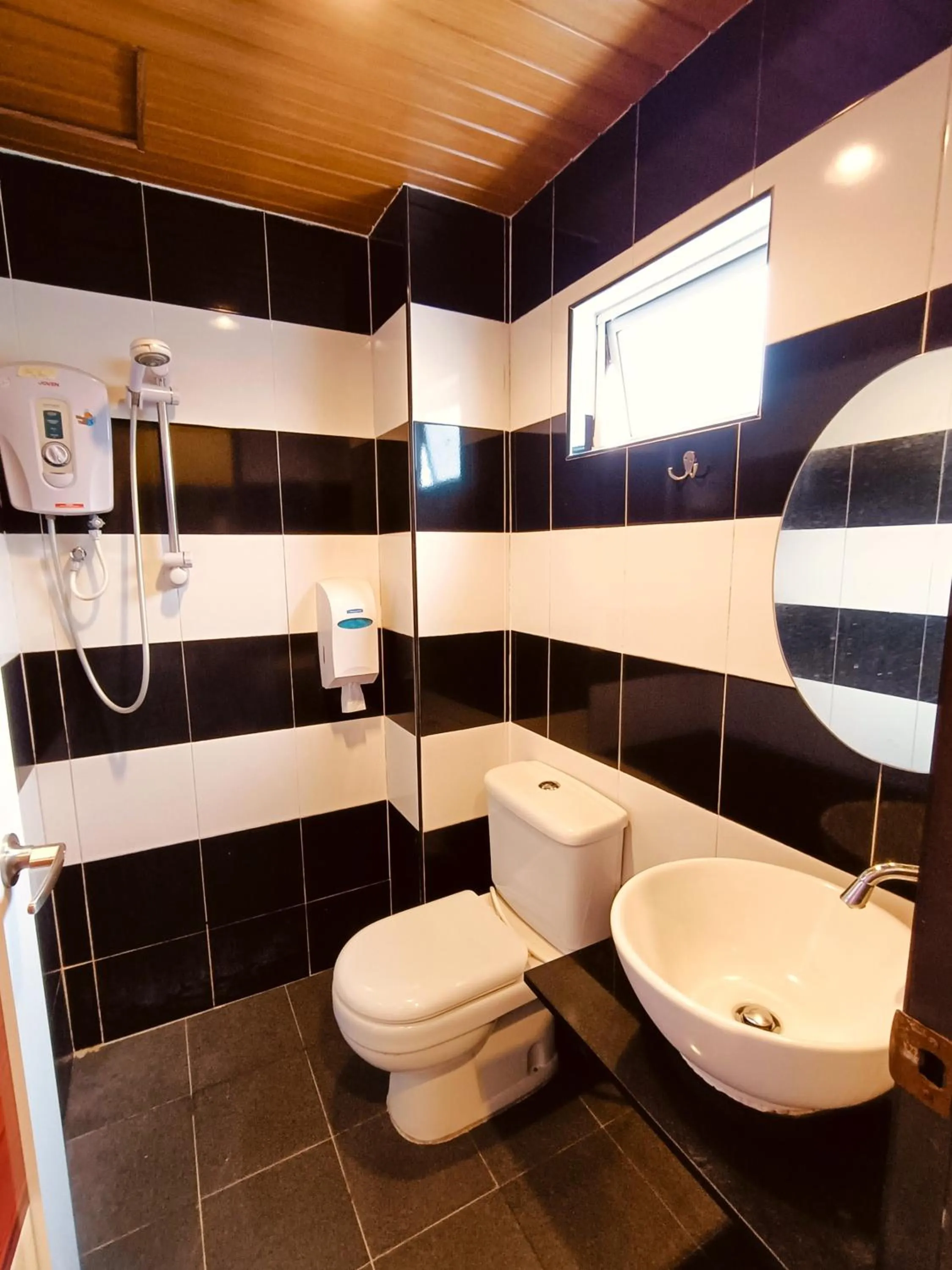 Bathroom in HOTEL POP ASH