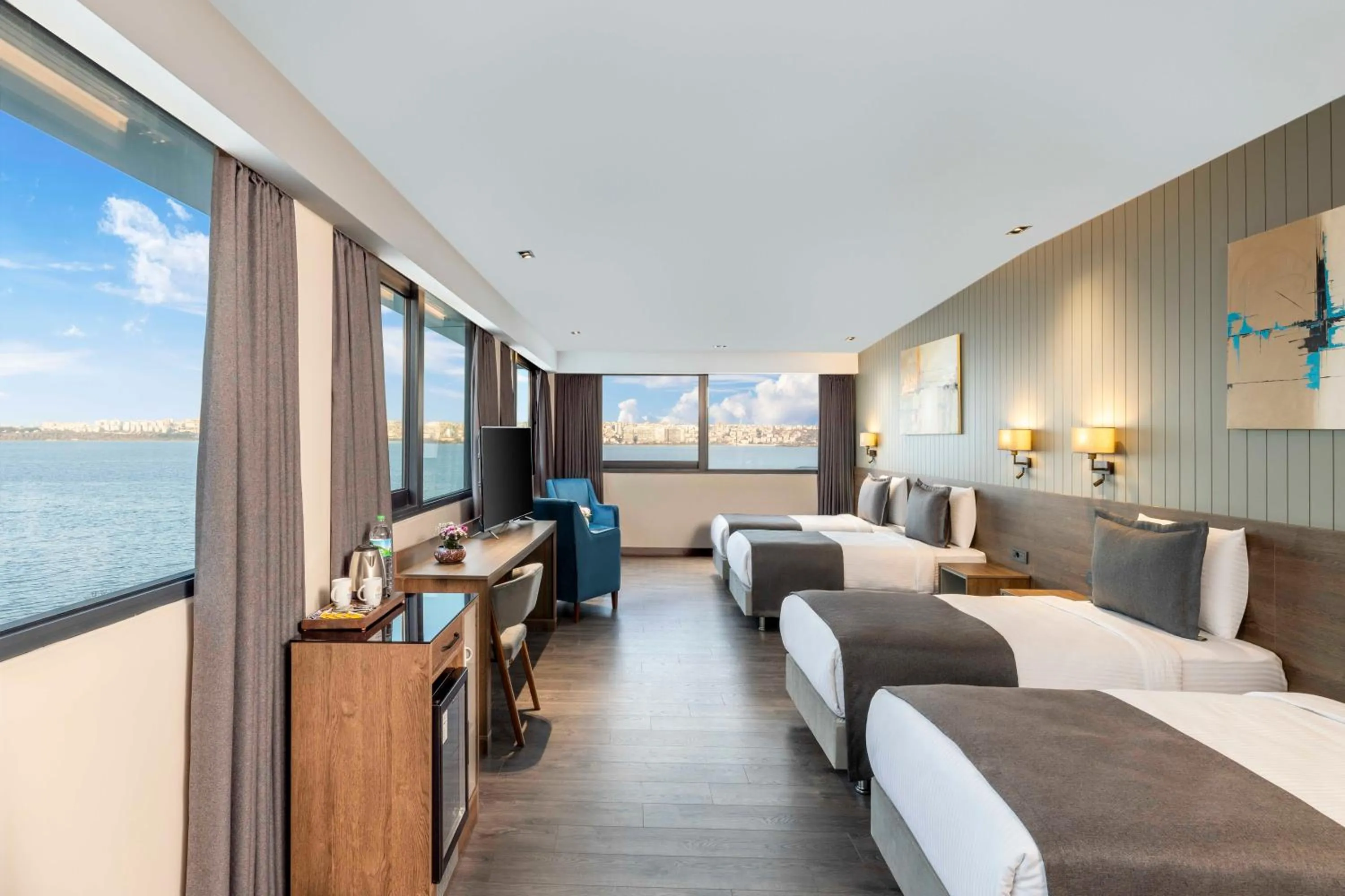 Photo of the whole room, Bed in Ezkar Bathonea Art İstanbul Hotel